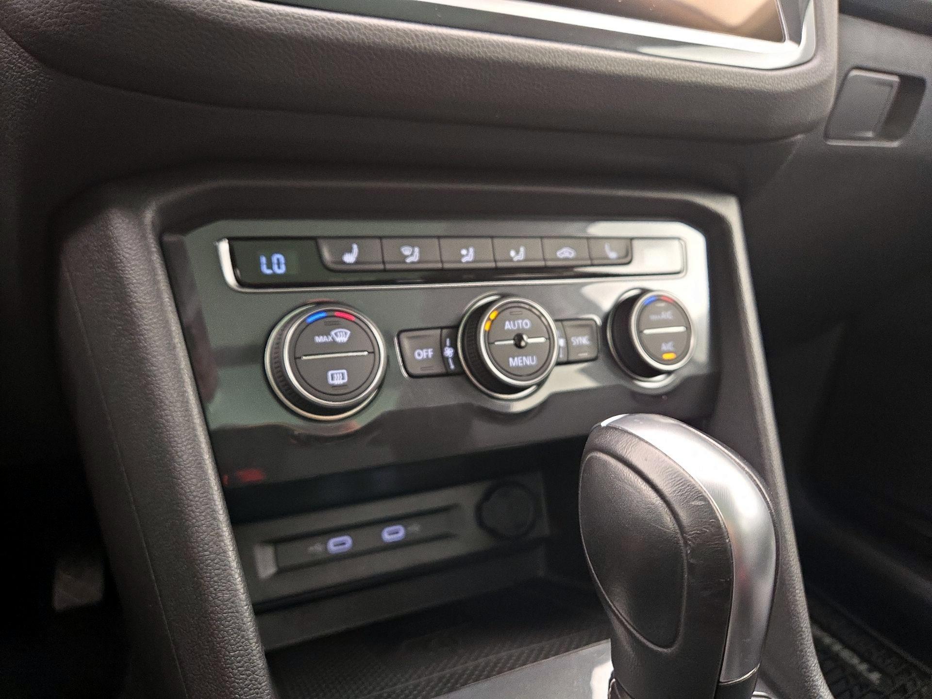 Thumbnail: 2021 Volkswagen Tiguan - 16