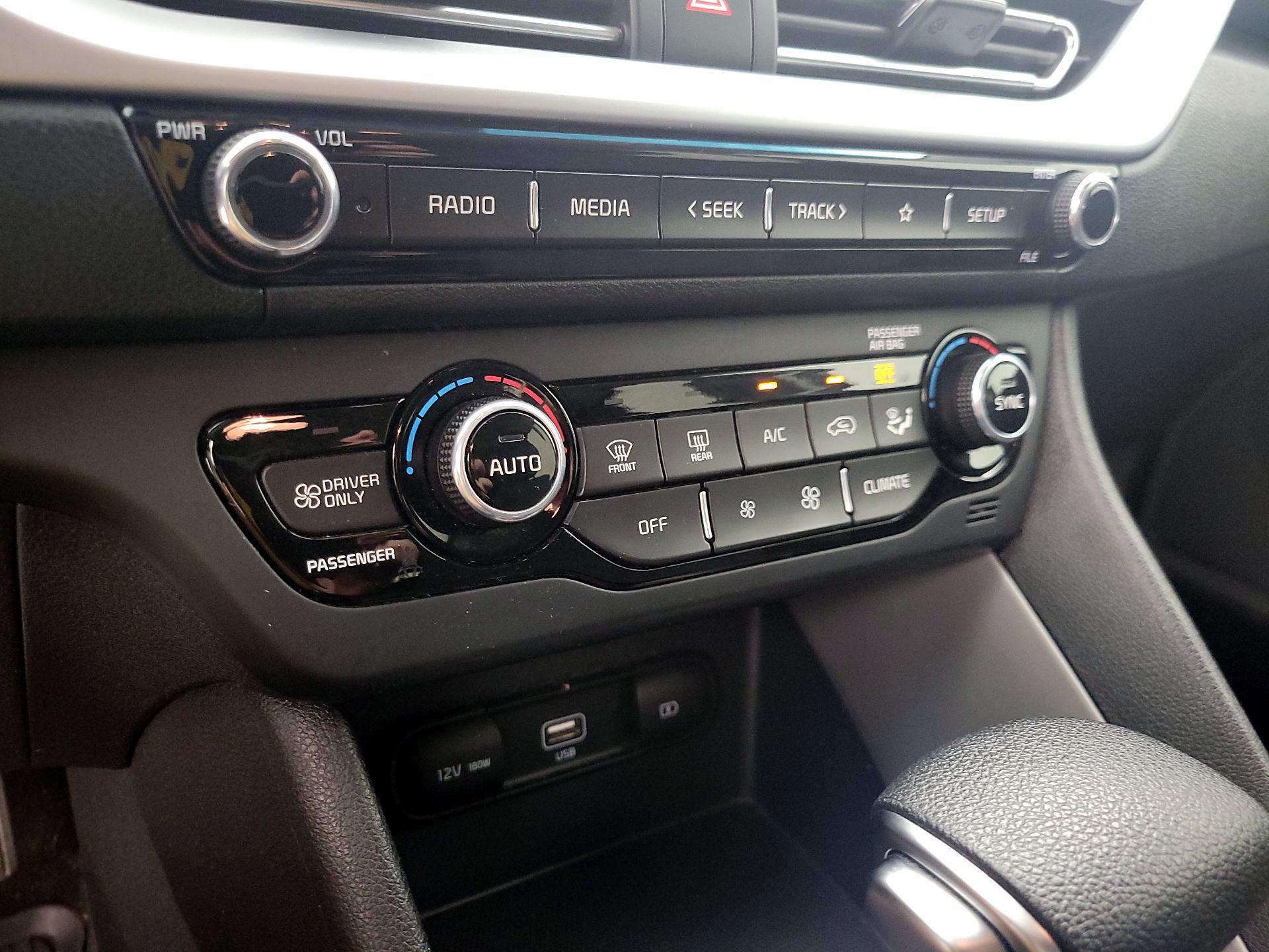 Thumbnail: 2020 Kia Niro - 16