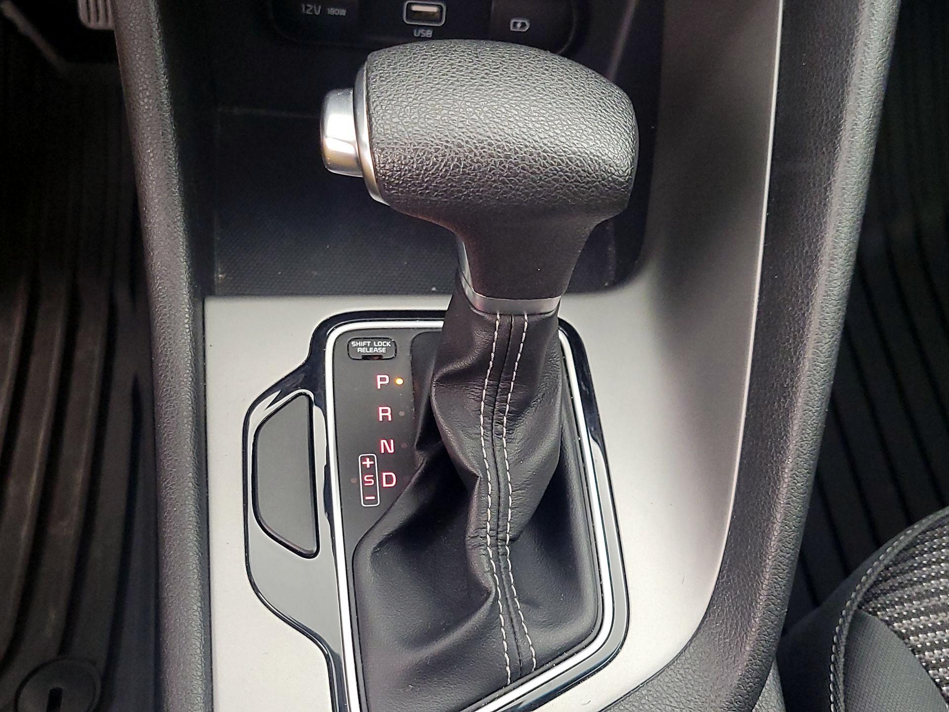 Thumbnail: 2020 Kia Niro - 17