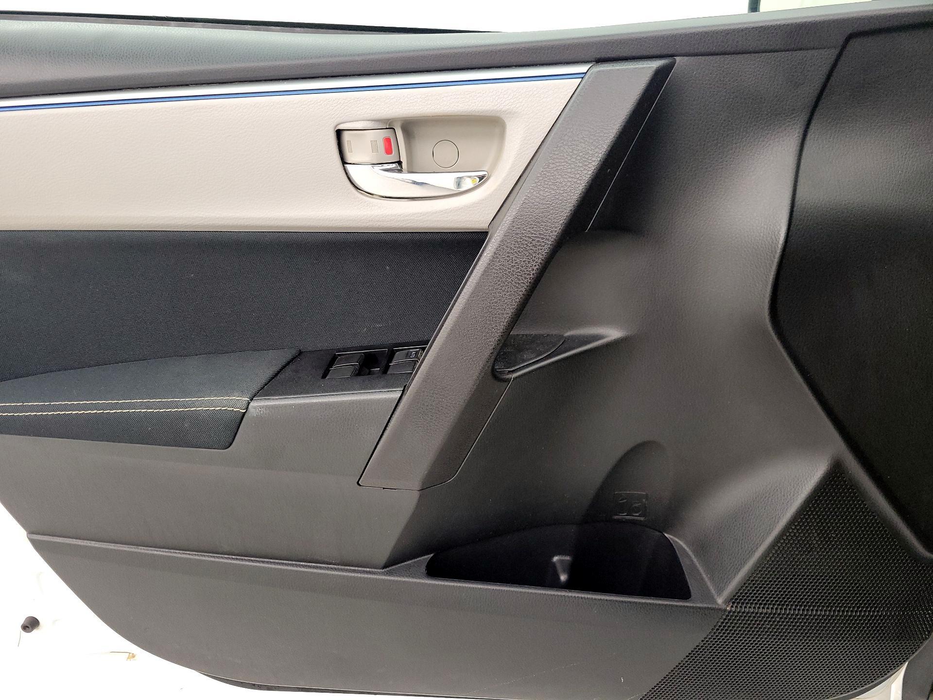 Thumbnail: 2015 Toyota Corolla - 12