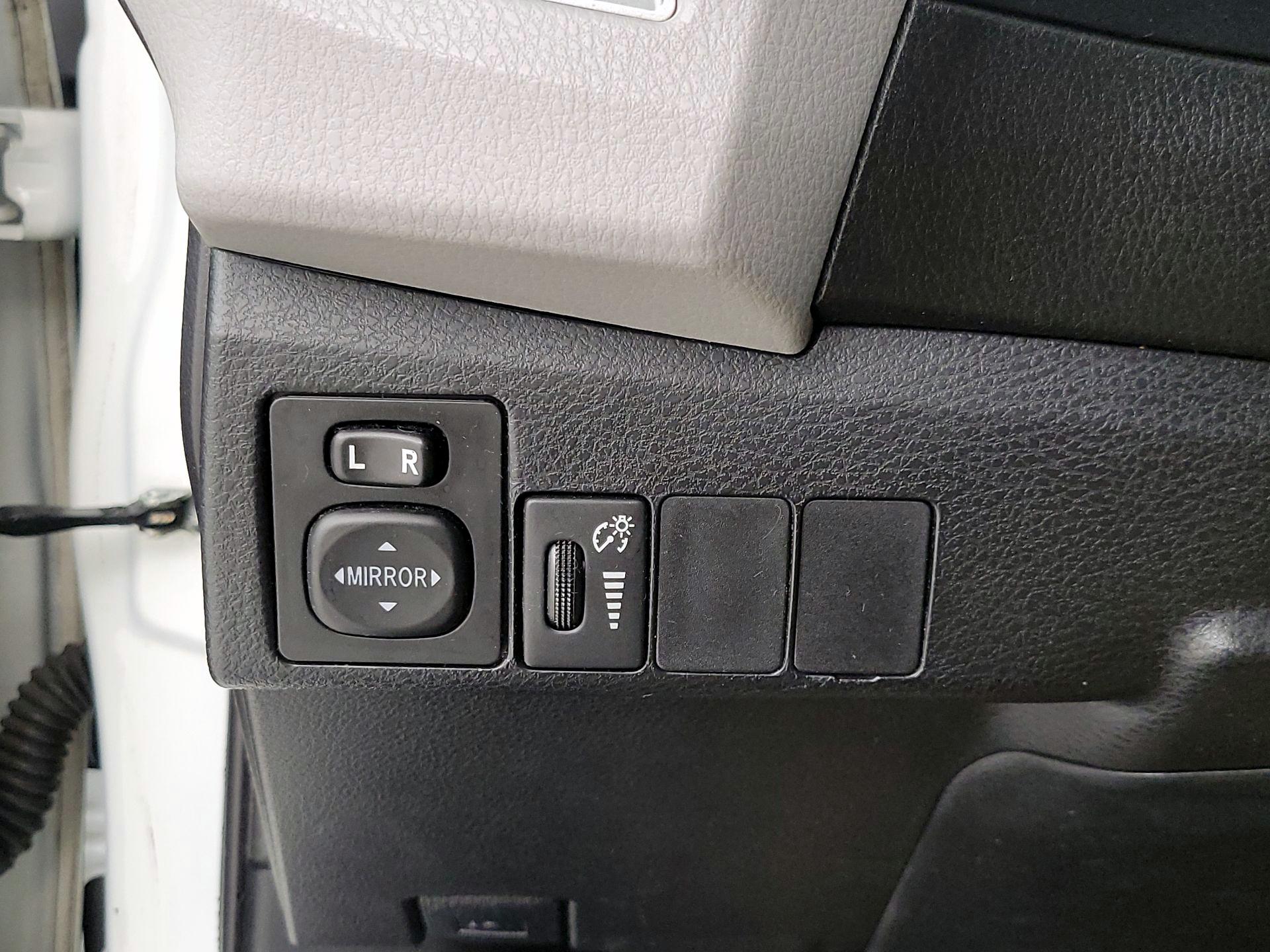 Thumbnail: 2015 Toyota Corolla - 13