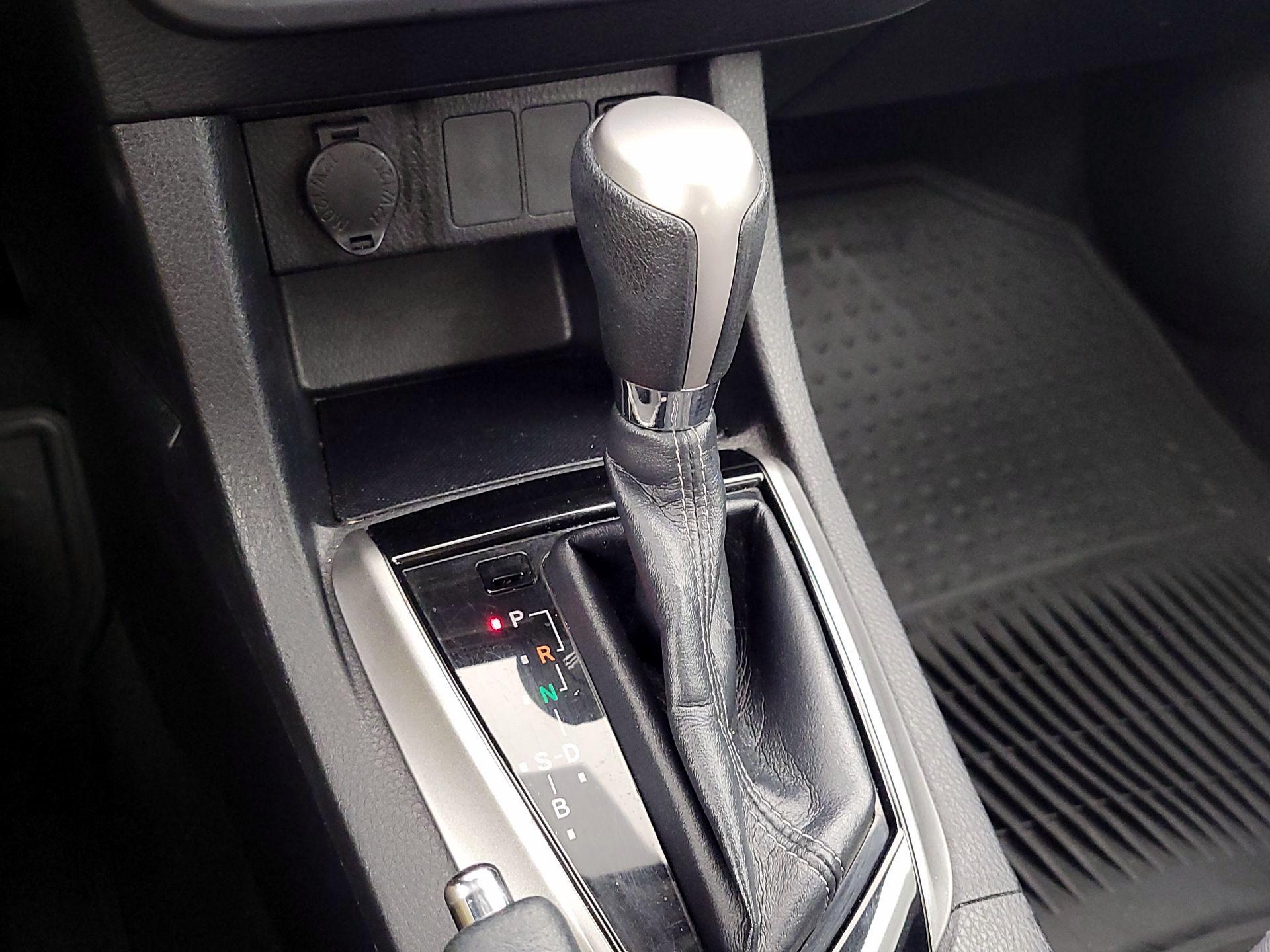 Thumbnail: 2015 Toyota Corolla - 17
