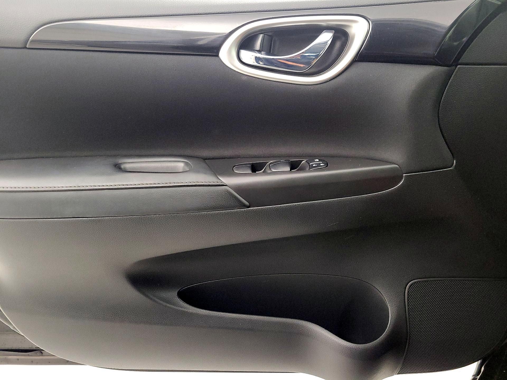 Thumbnail: 2019 Nissan Sentra - 12
