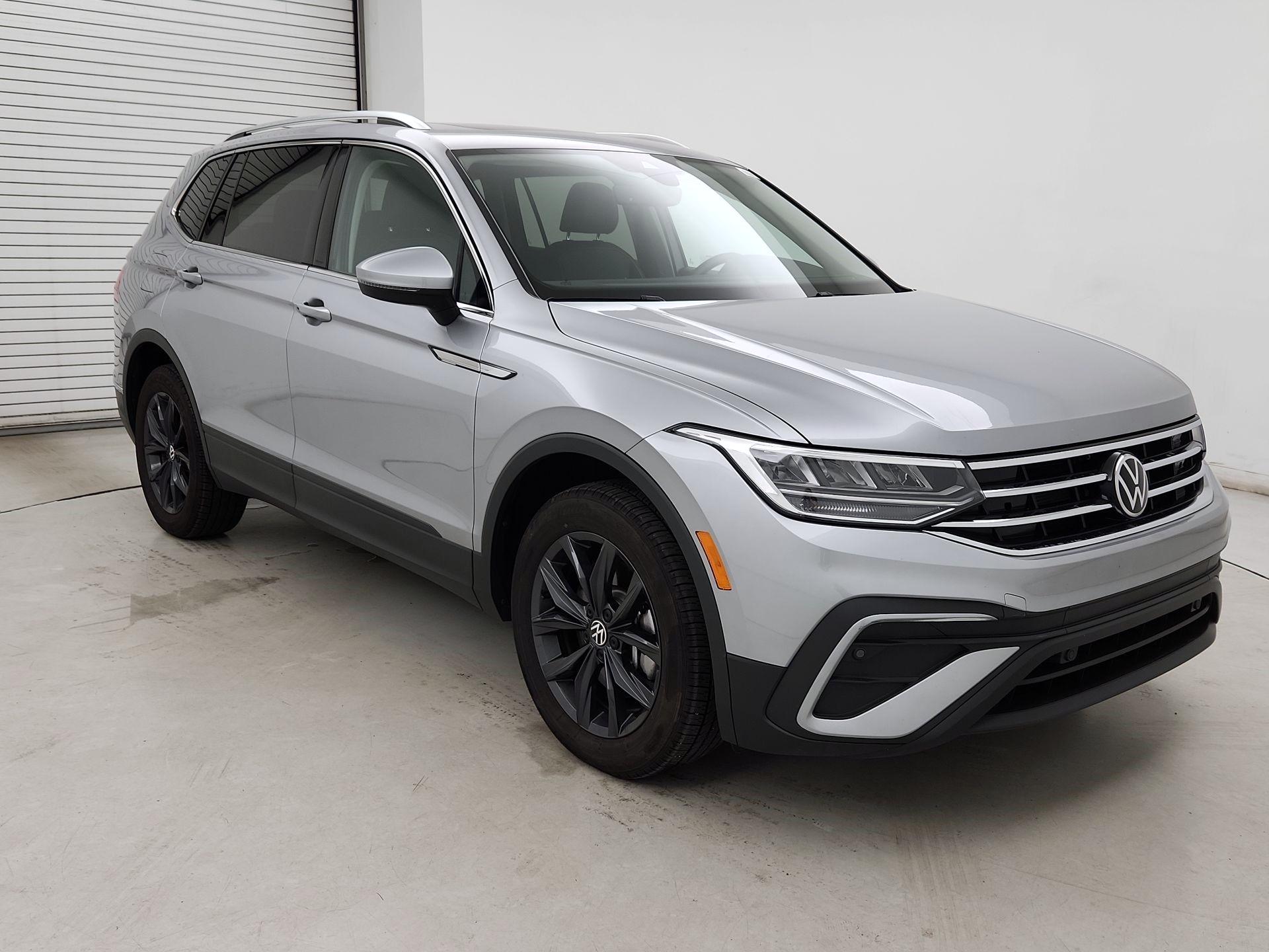 Thumbnail: 2022 Volkswagen Tiguan - 1