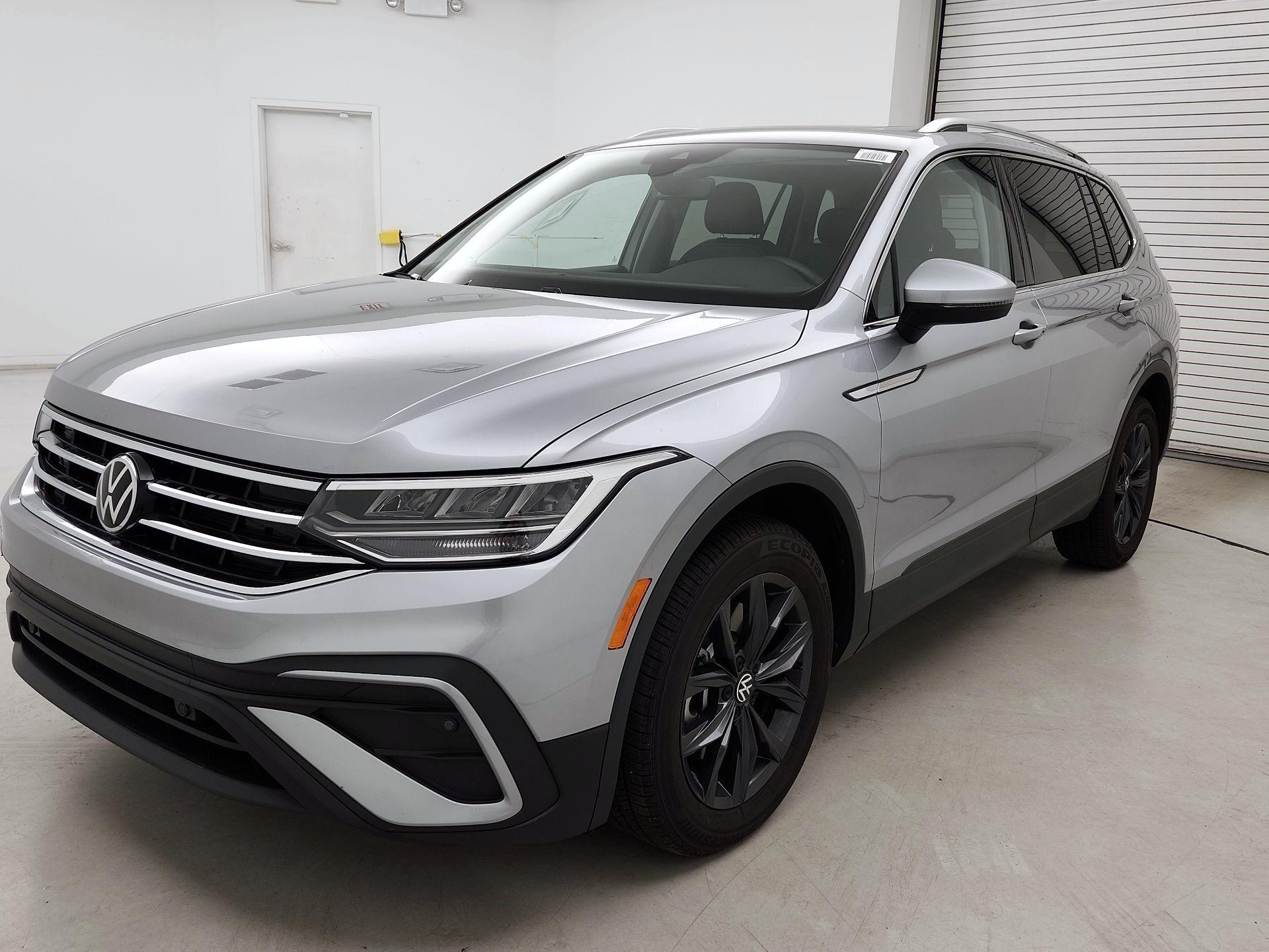 Thumbnail: 2022 Volkswagen Tiguan - 3