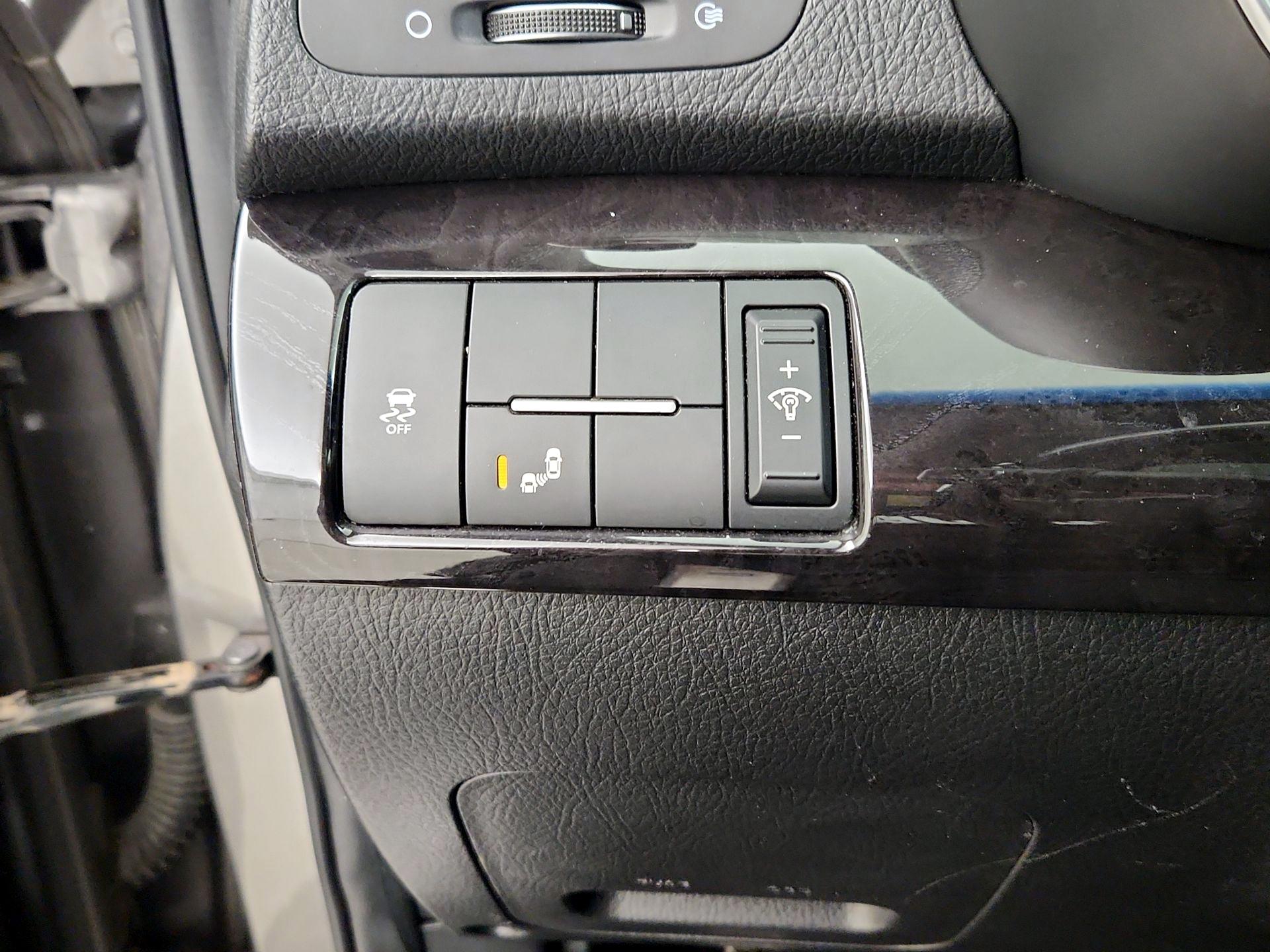 Thumbnail: 2014 Kia Sorento - 13