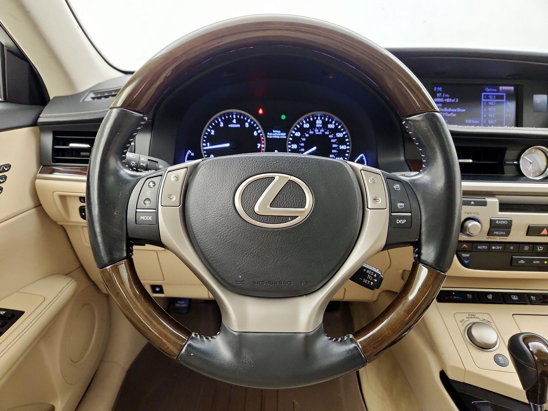 Thumbnail: 2013 Lexus ES - 10