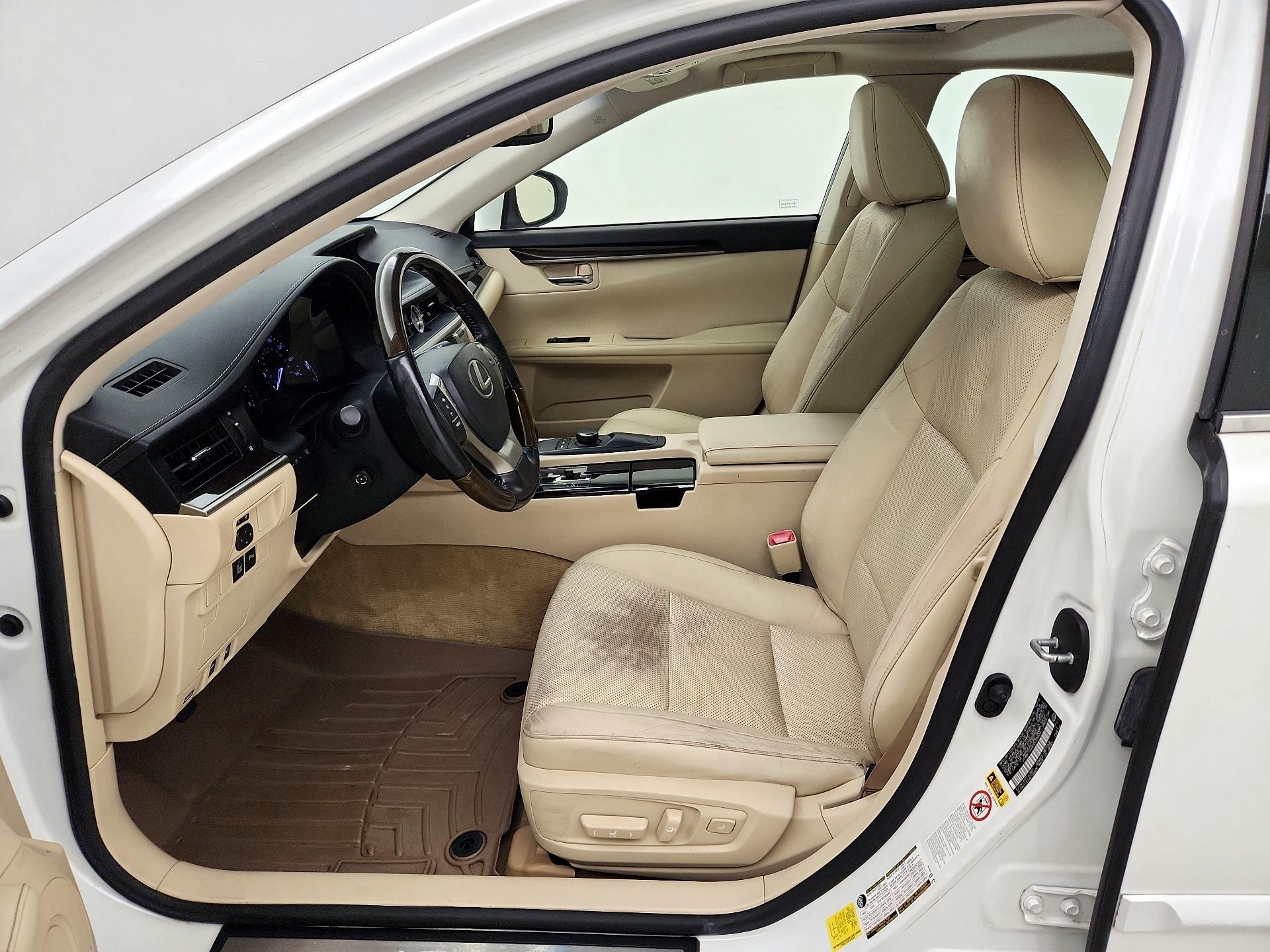 Thumbnail: 2013 Lexus ES - 11