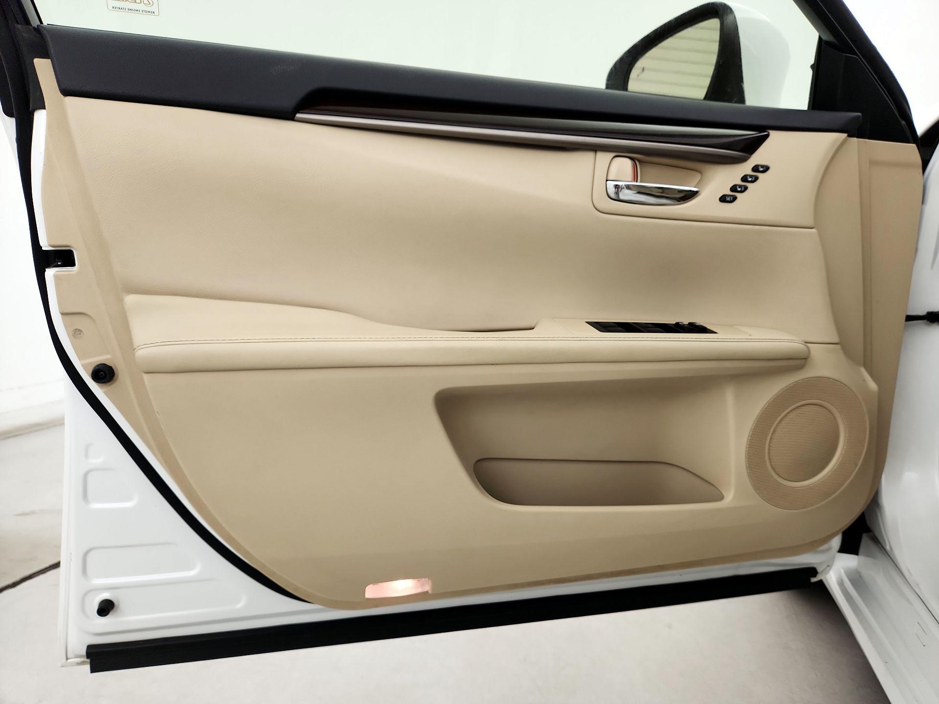 Thumbnail: 2013 Lexus ES - 12