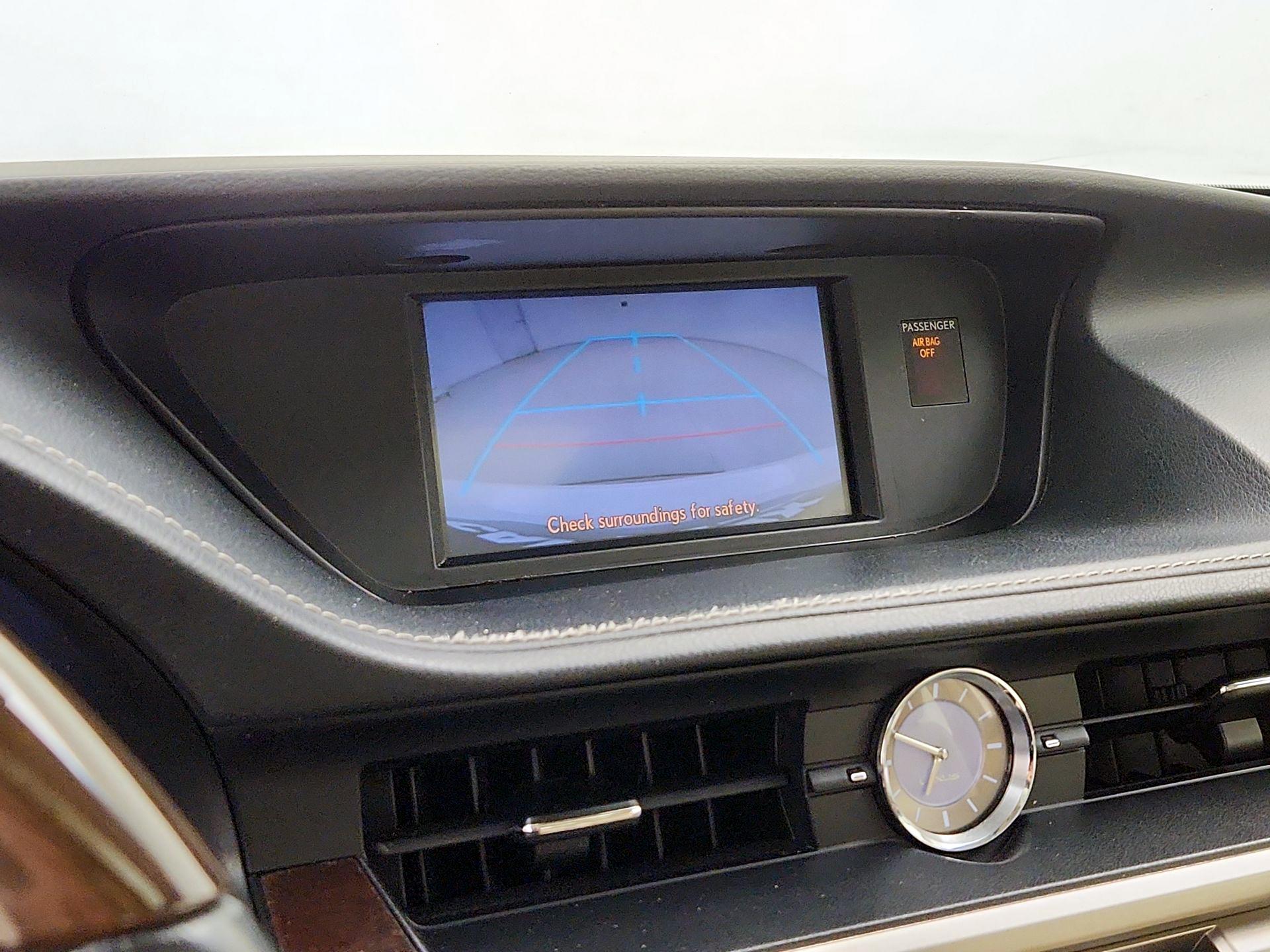 Thumbnail: 2013 Lexus ES - 14