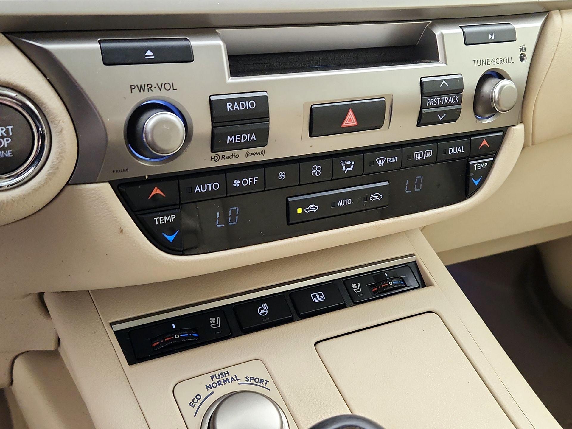 Thumbnail: 2013 Lexus ES - 16