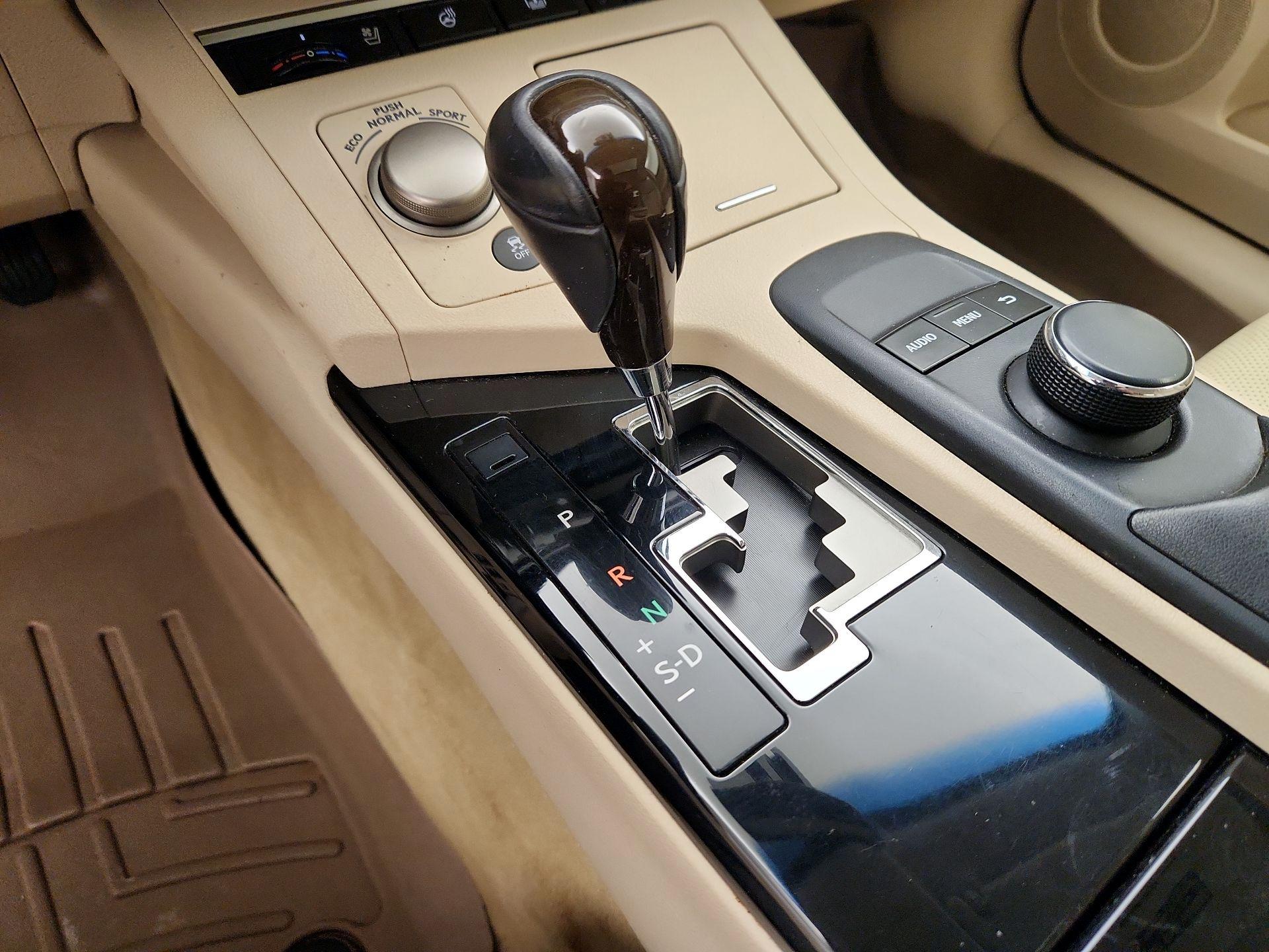 Thumbnail: 2013 Lexus ES - 17