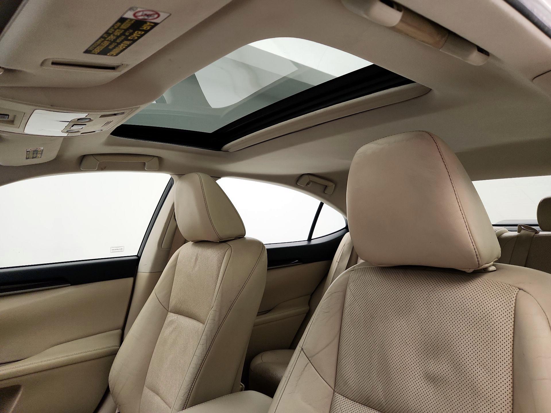 Thumbnail: 2013 Lexus ES - 19