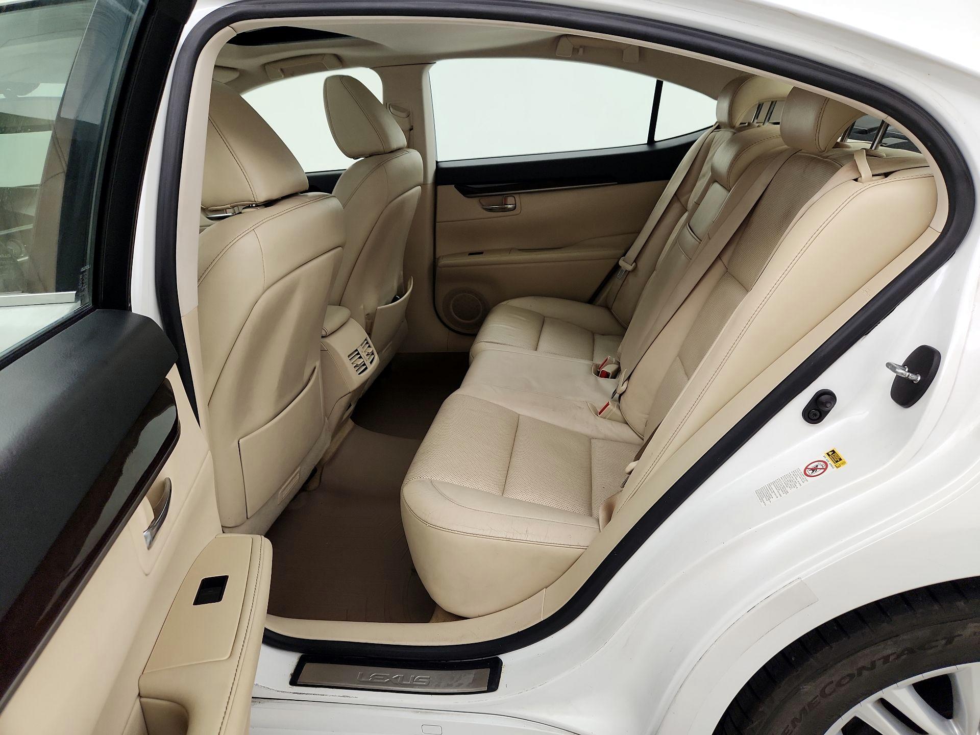 Thumbnail: 2013 Lexus ES - 20