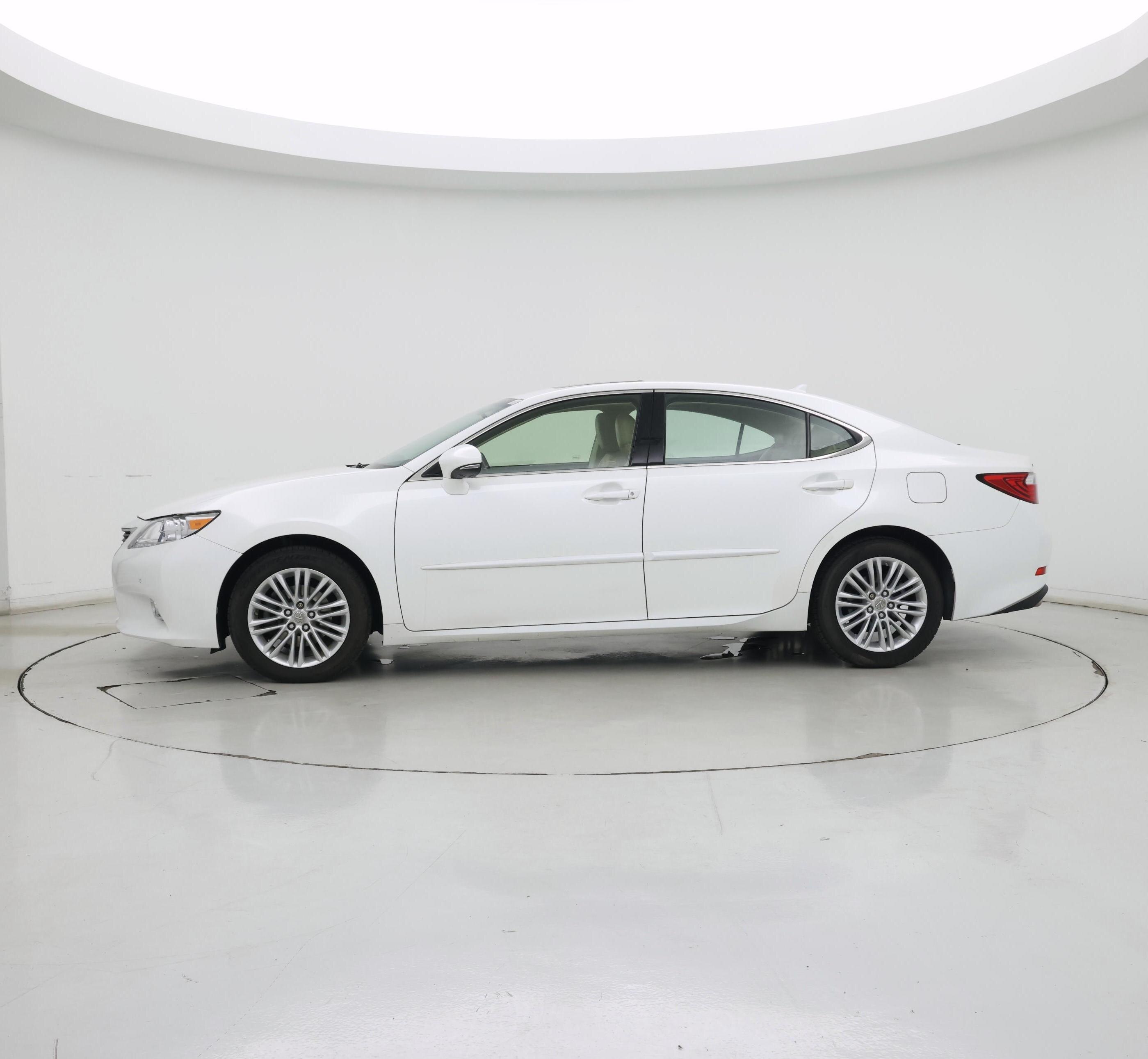 Thumbnail: 2013 Lexus ES - 3