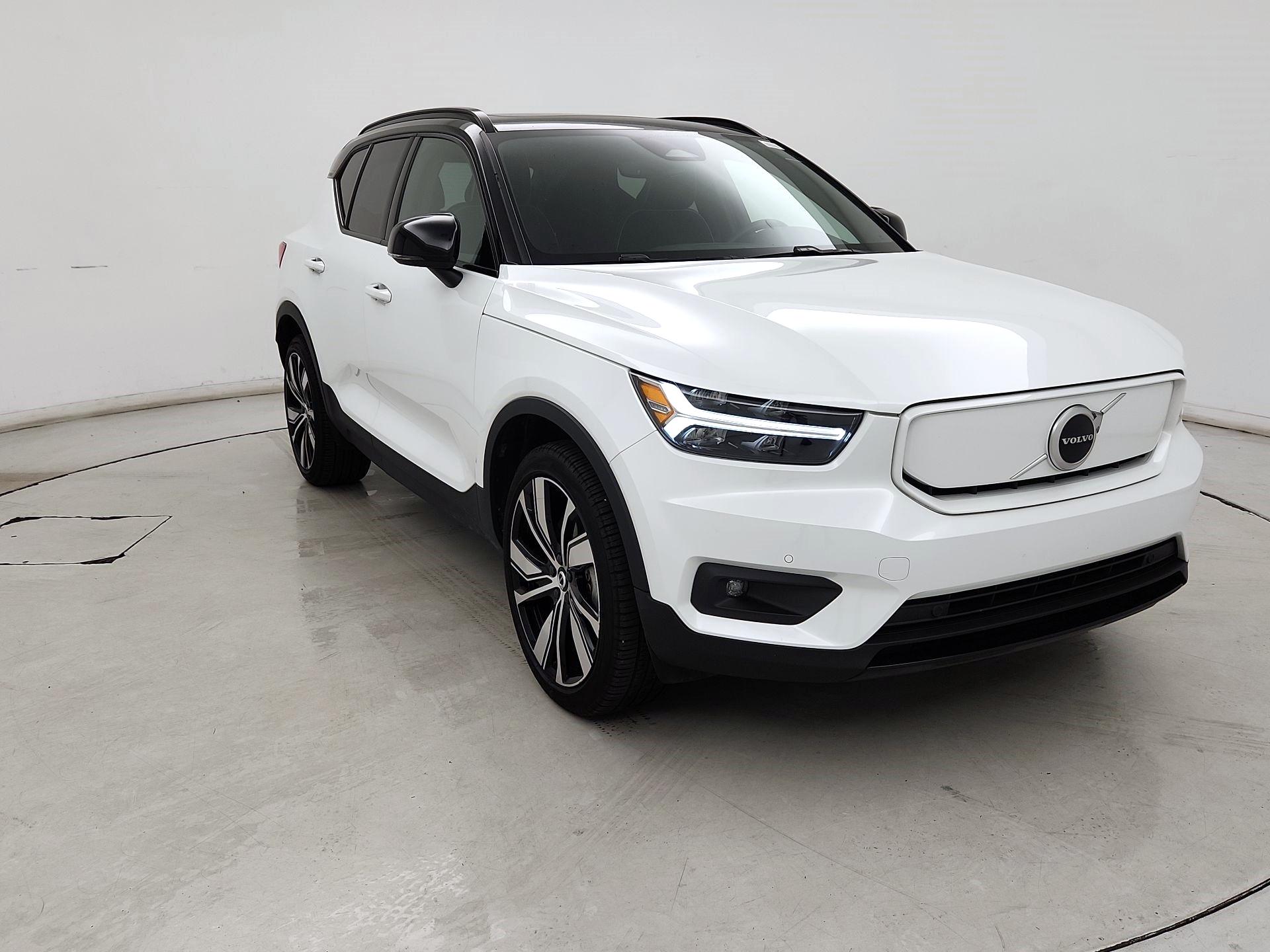 Thumbnail: 2021 Volvo XC40 - 1