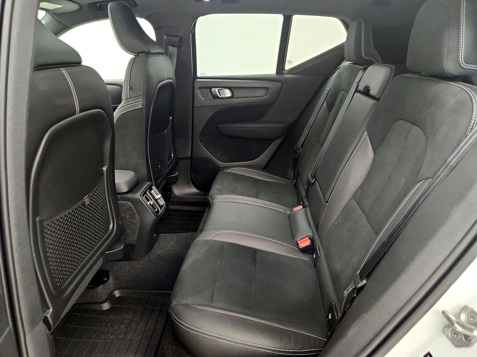 Thumbnail: 2021 Volvo XC40 - 18
