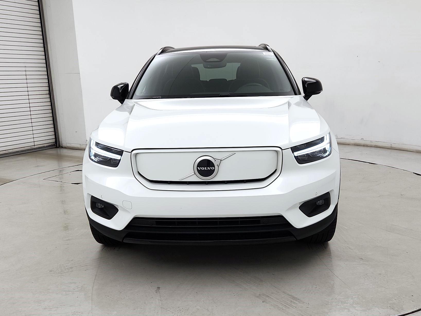 Thumbnail: 2021 Volvo XC40 - 2