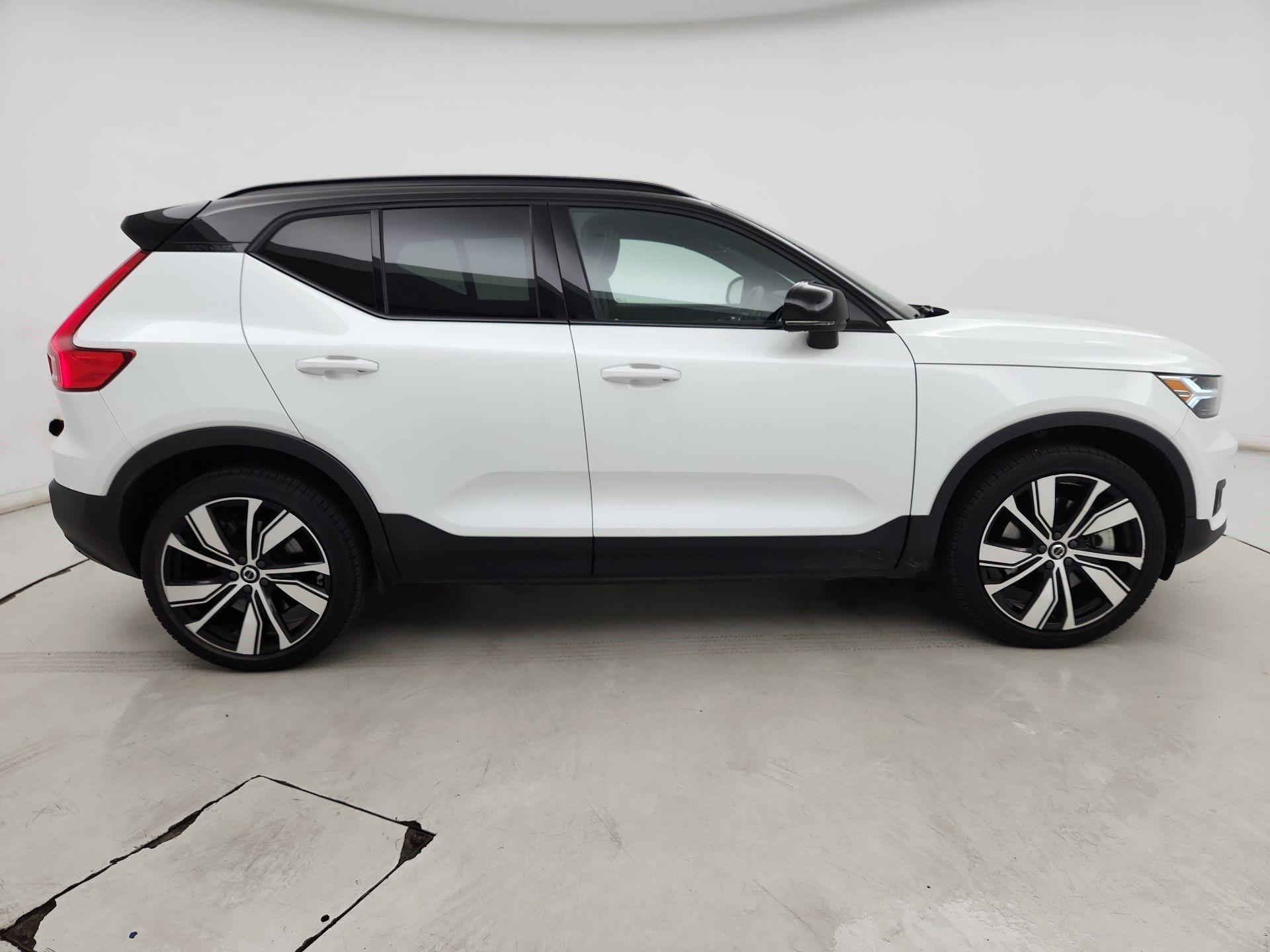 Thumbnail: 2021 Volvo XC40 - 4