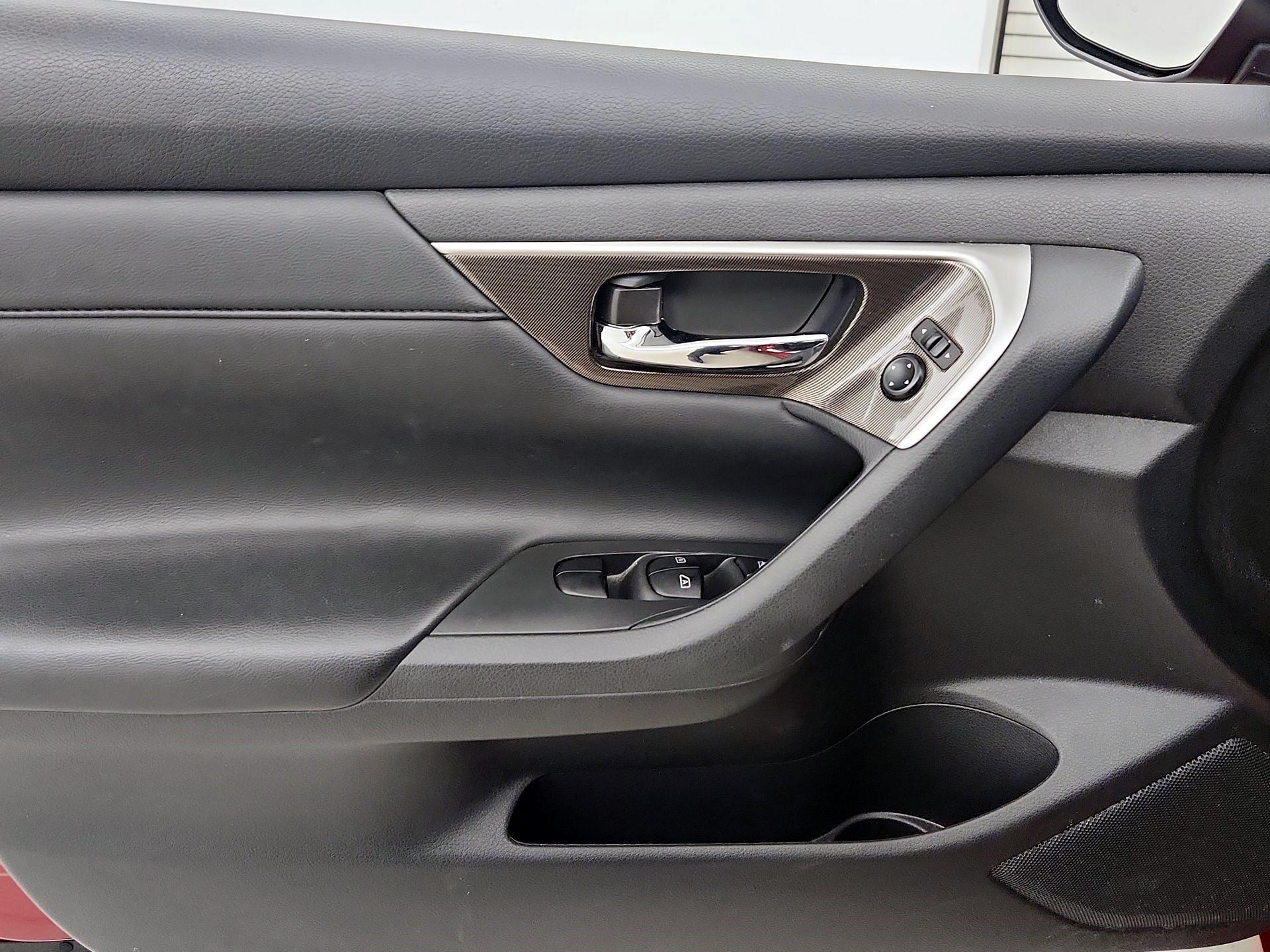 Thumbnail: 2013 Nissan Altima - 10