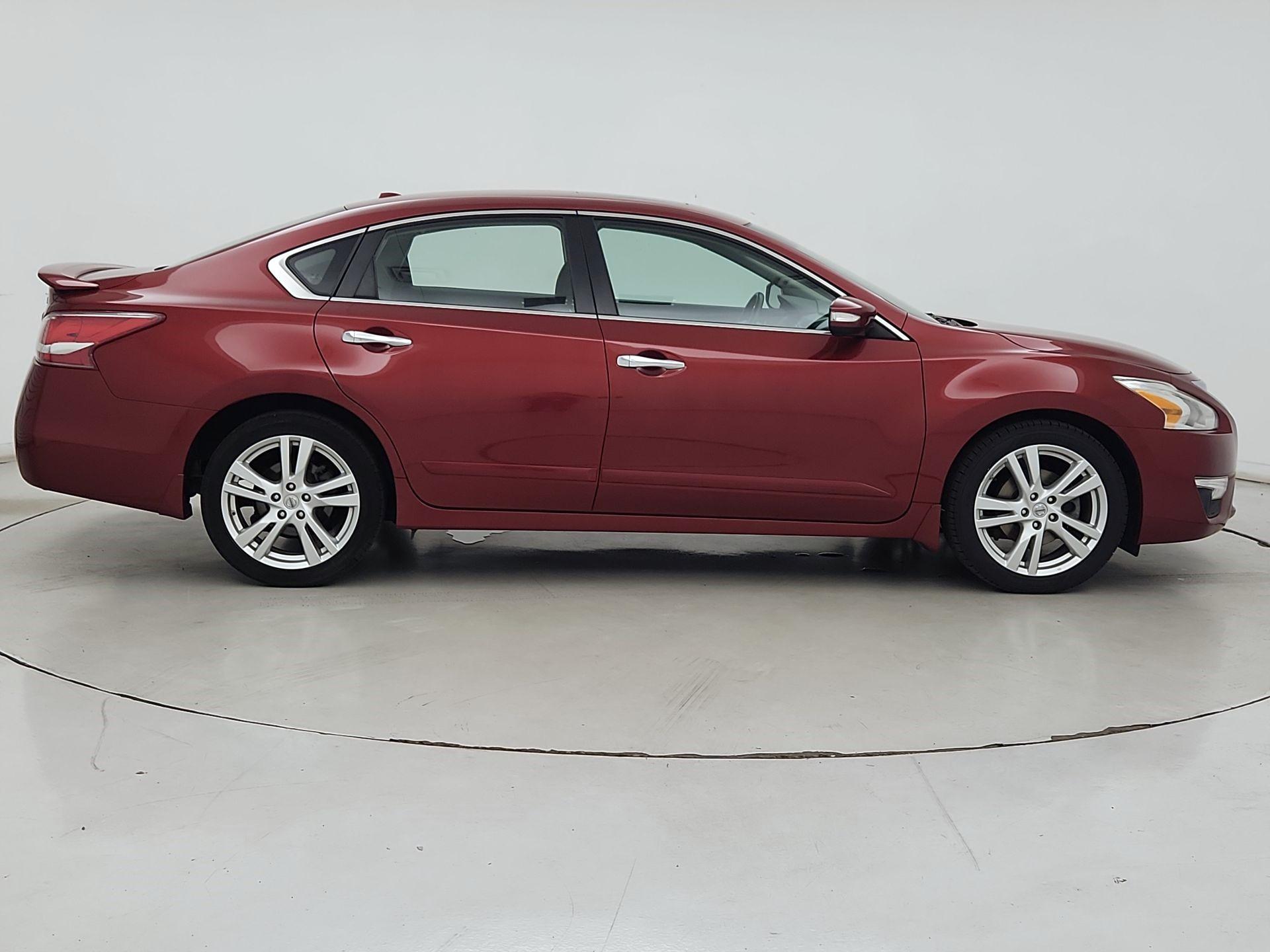 Thumbnail: 2013 Nissan Altima - 4