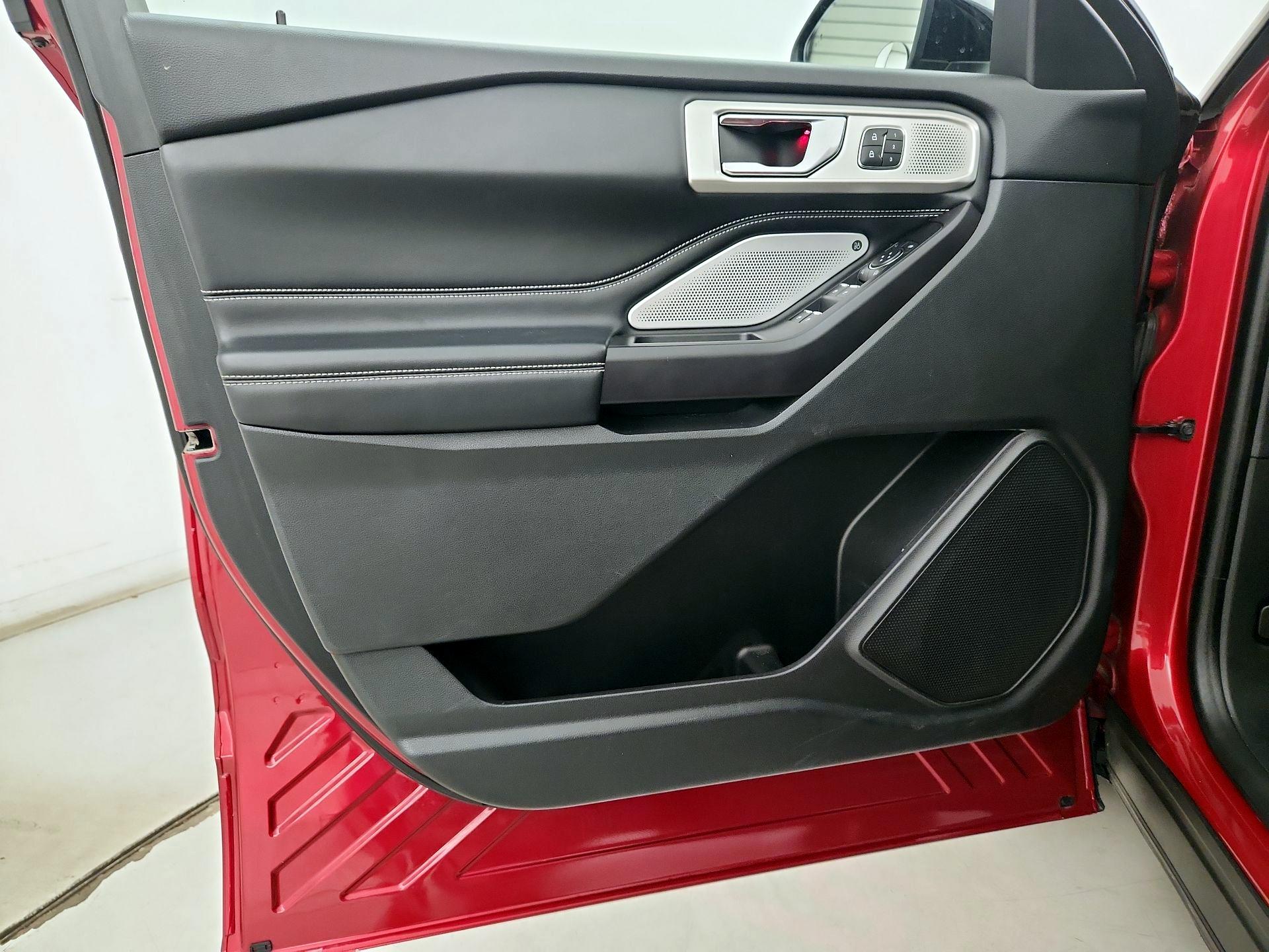 Thumbnail: 2020 Ford Explorer - 12
