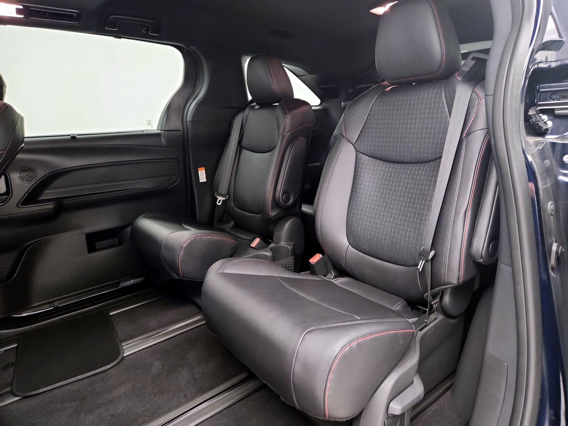 Thumbnail: 2025 Toyota Sienna - 18