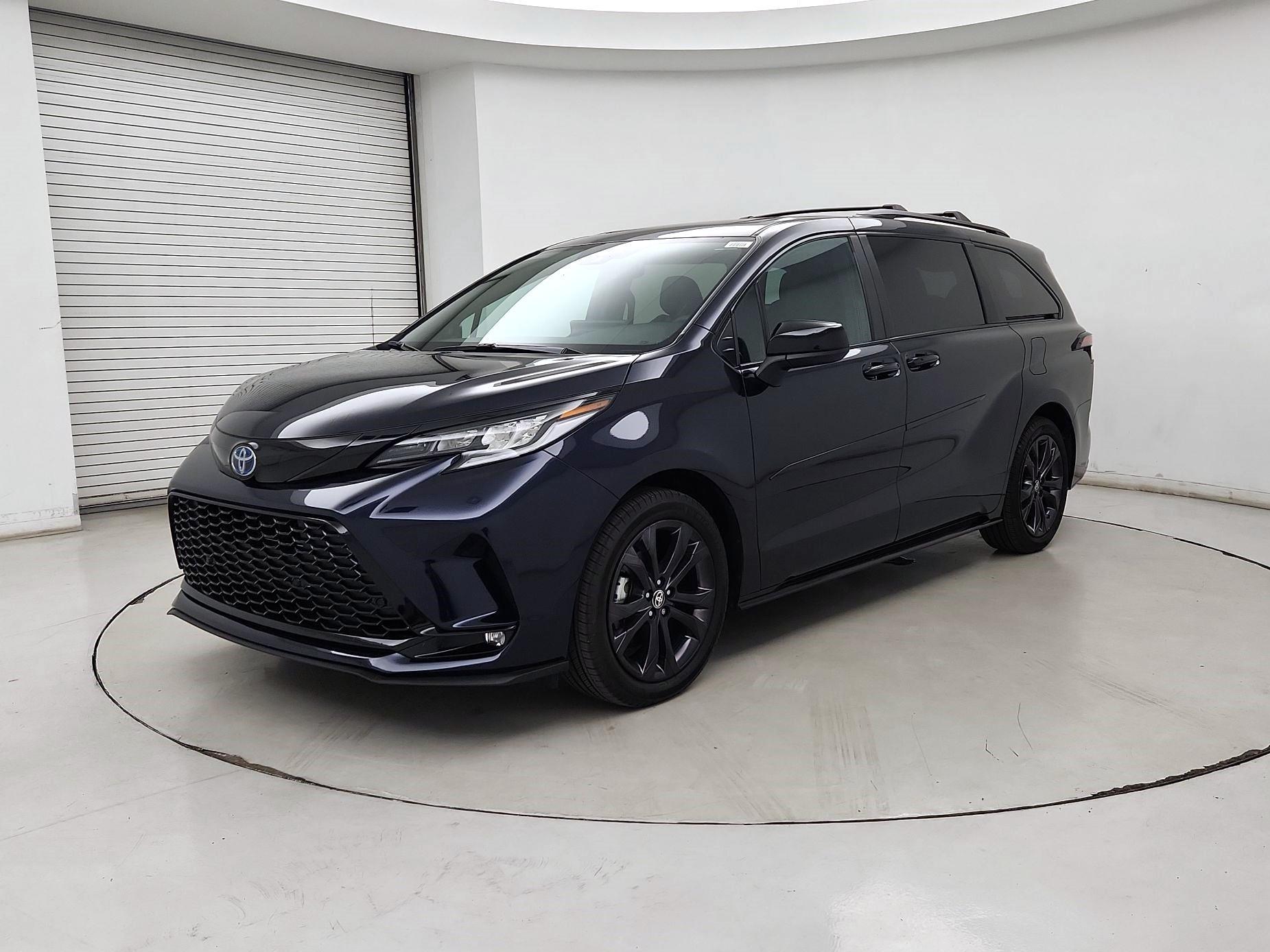 Thumbnail: 2025 Toyota Sienna - 3