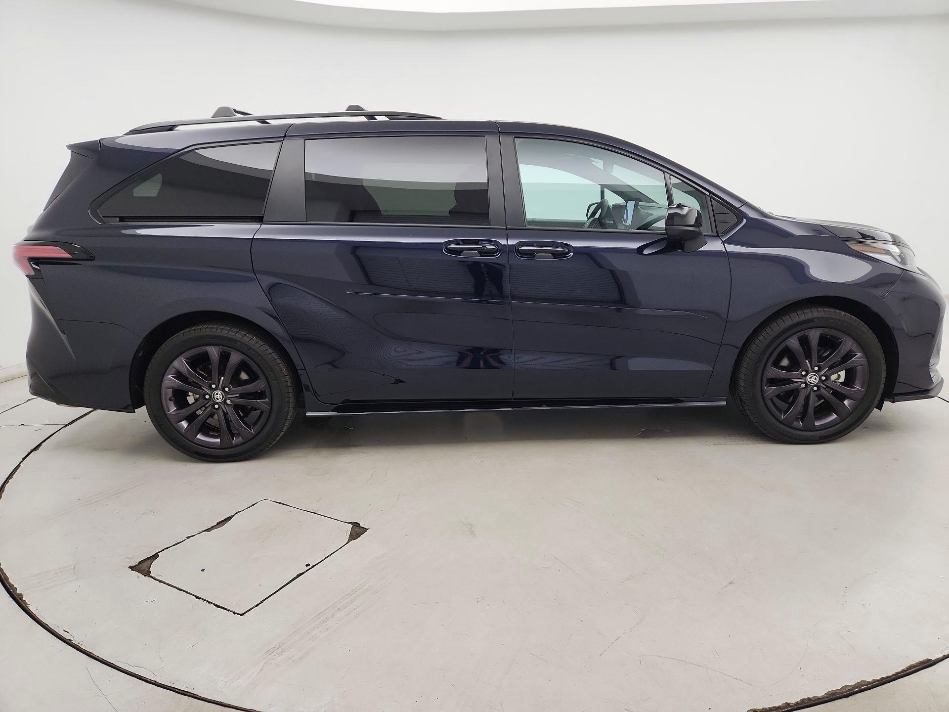 Thumbnail: 2025 Toyota Sienna - 4
