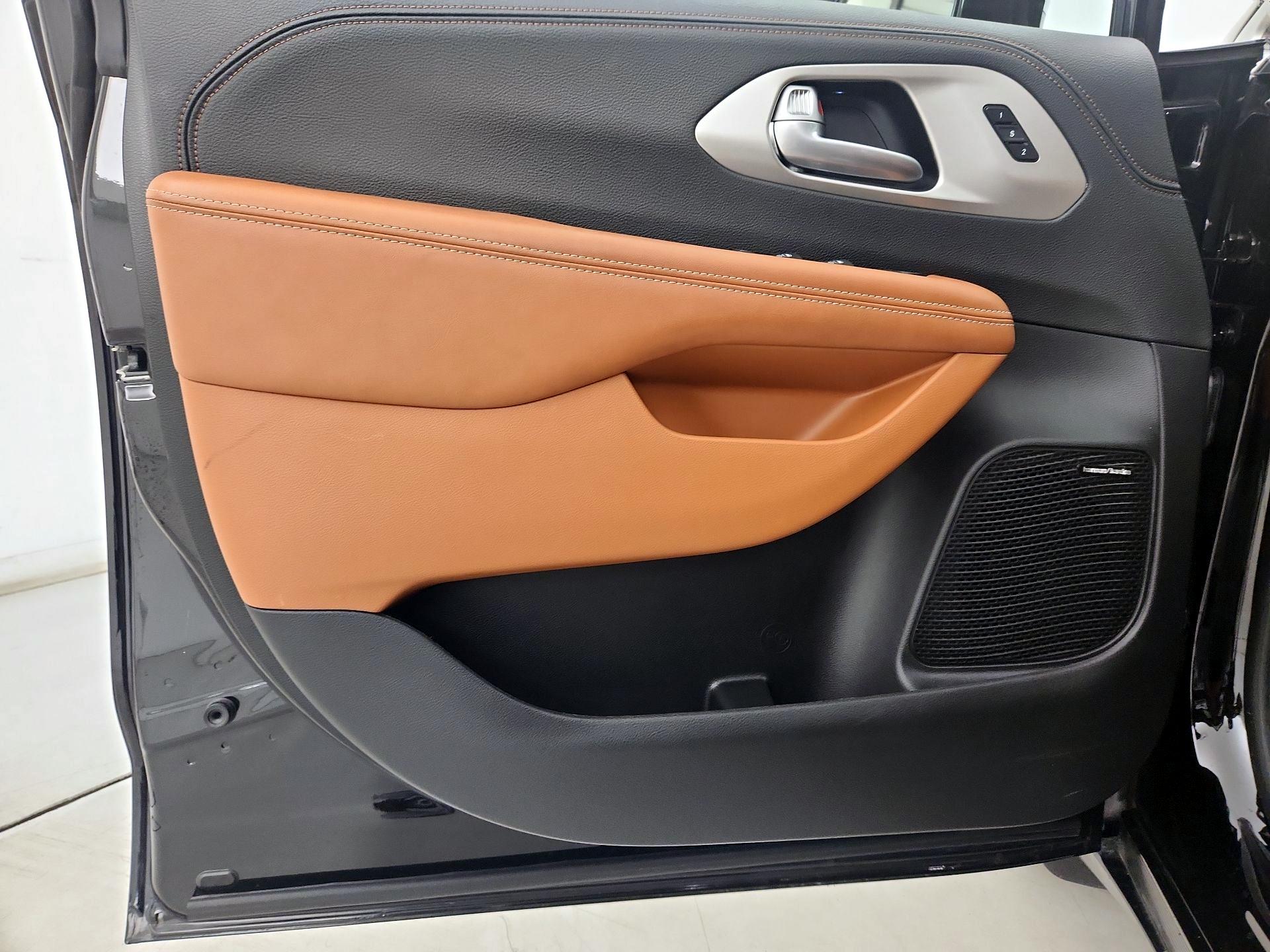 Thumbnail: 2024 Chrysler Pacifica - 12