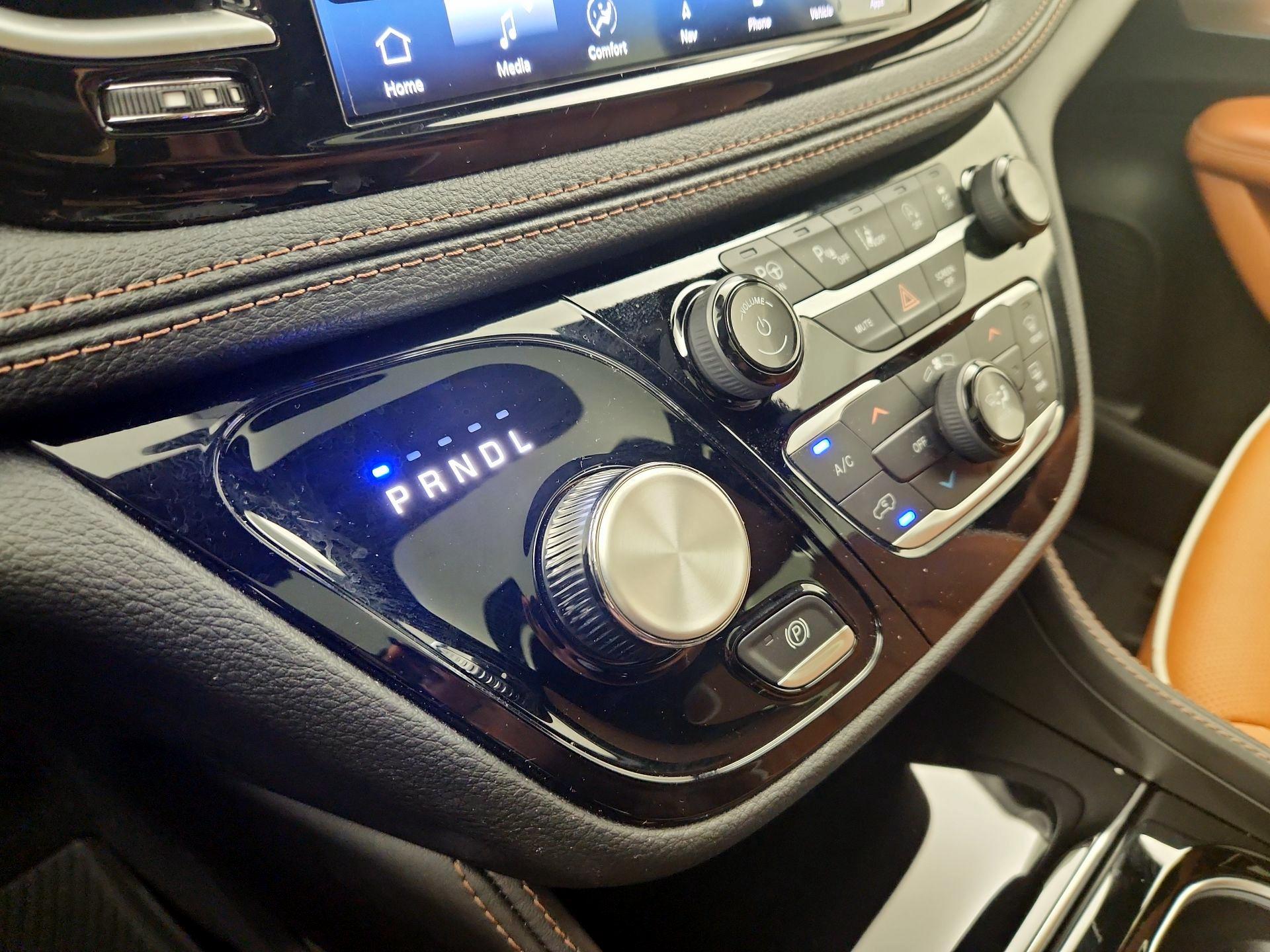 Thumbnail: 2024 Chrysler Pacifica - 18