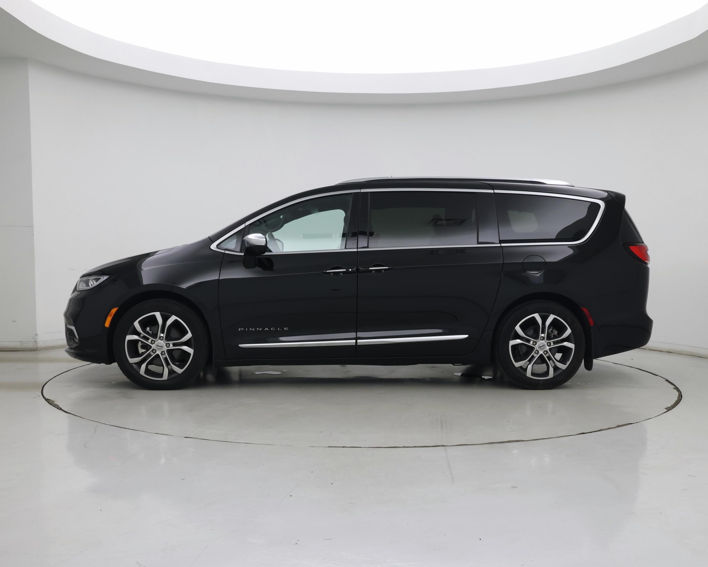 Thumbnail: 2024 Chrysler Pacifica - 3