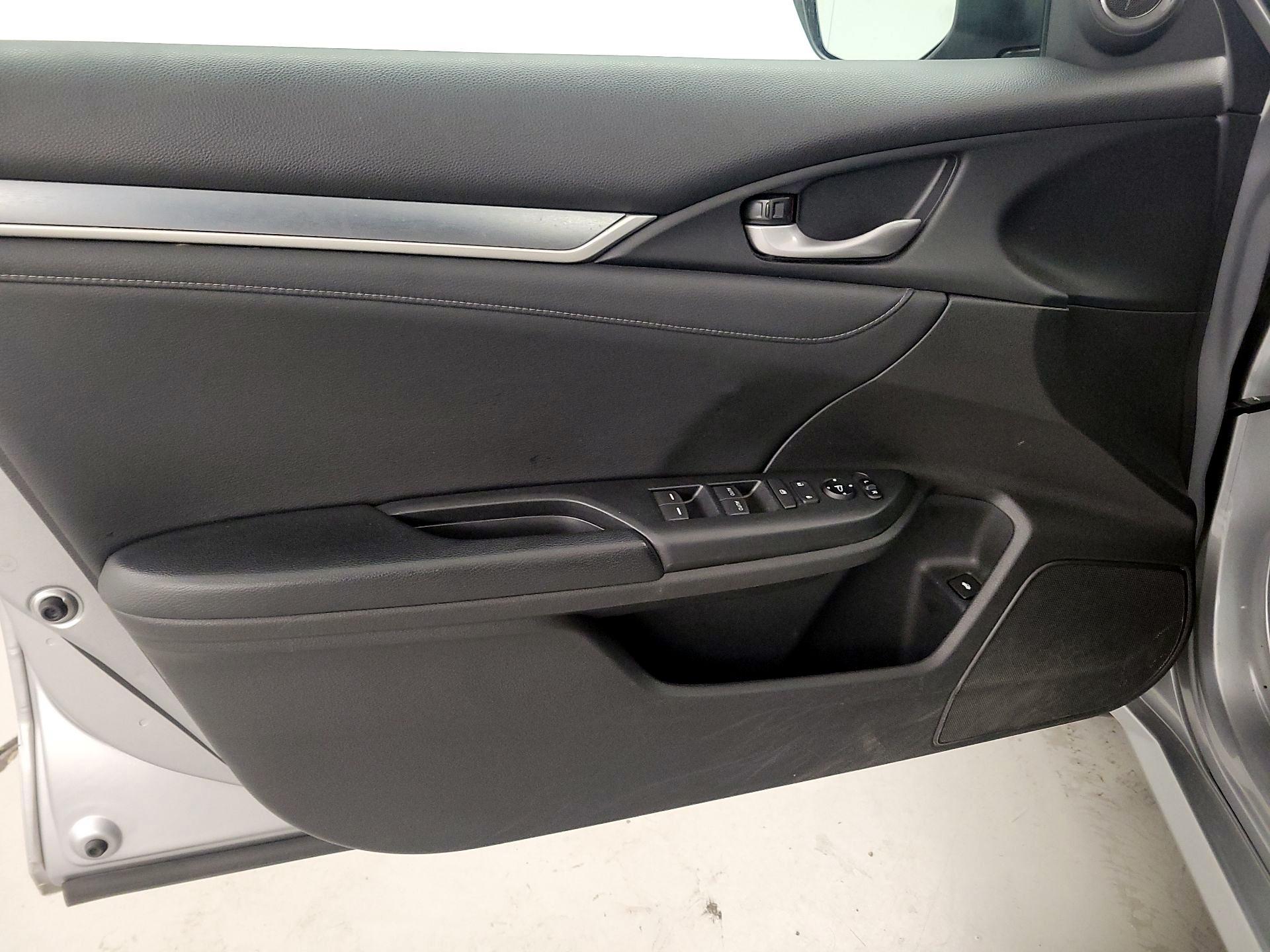 Thumbnail: 2016 Honda Civic - 12