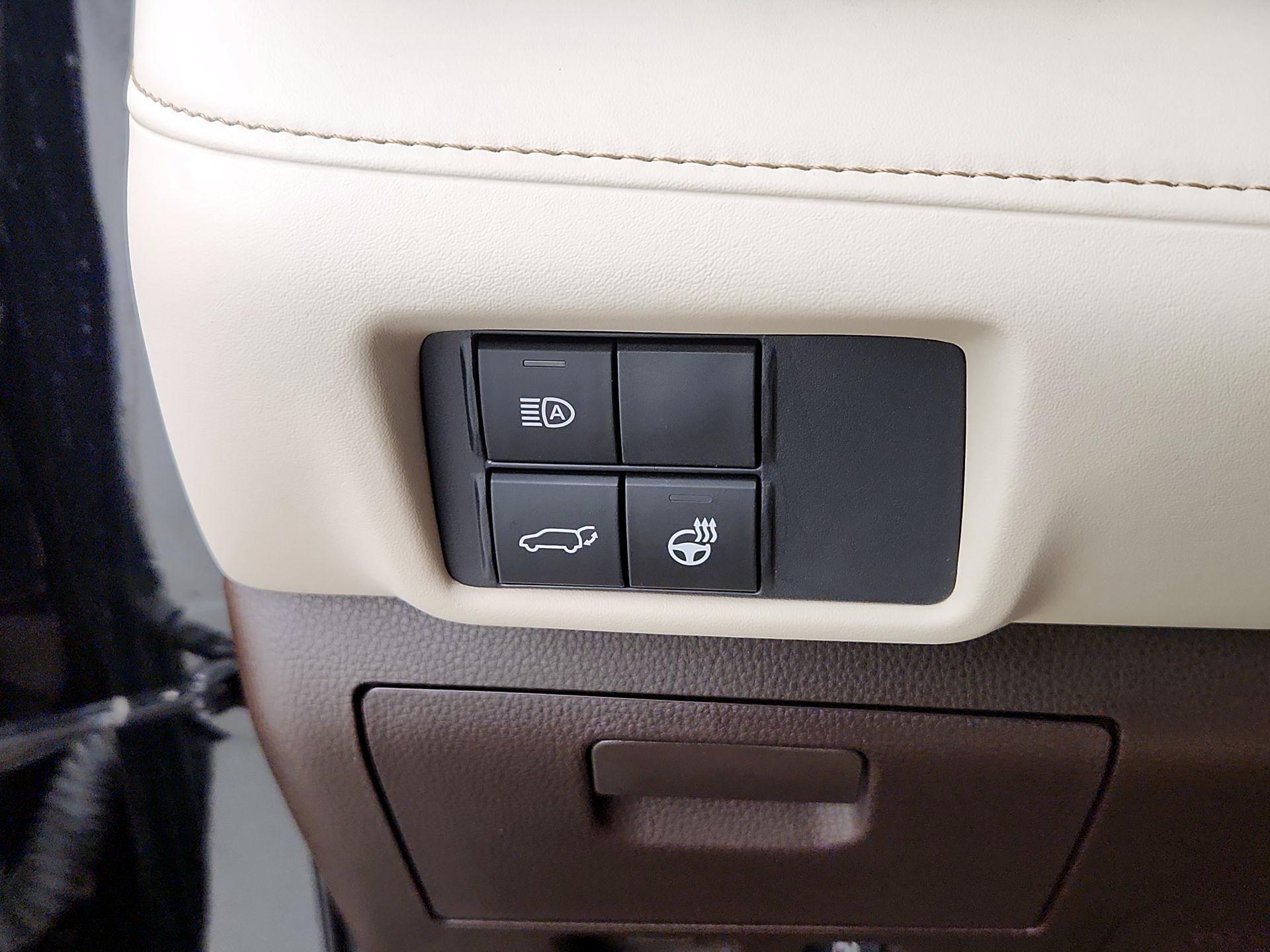 Thumbnail: 2020 Toyota Highlander - 13