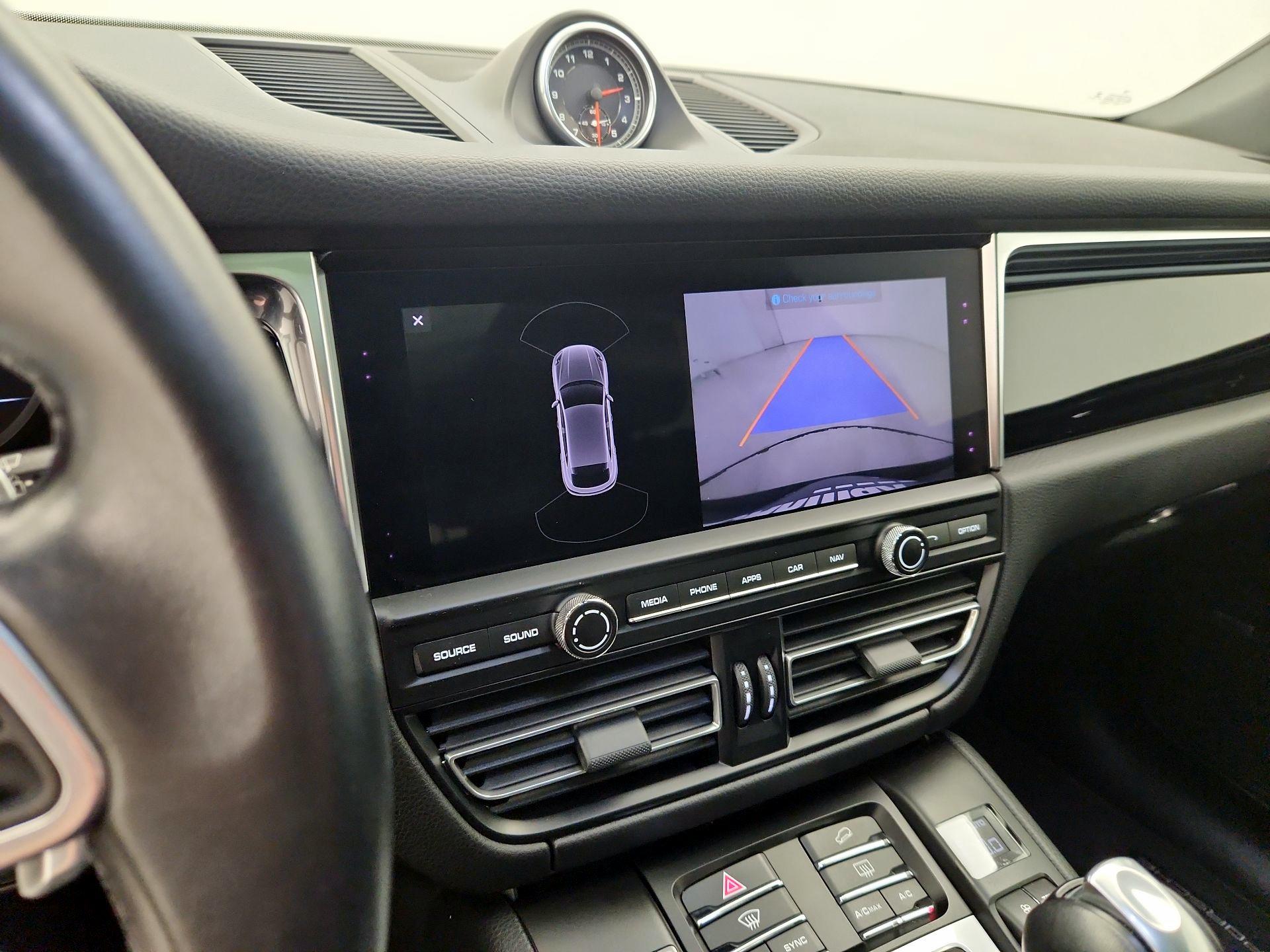 Thumbnail: 2020 Porsche Macan - 15