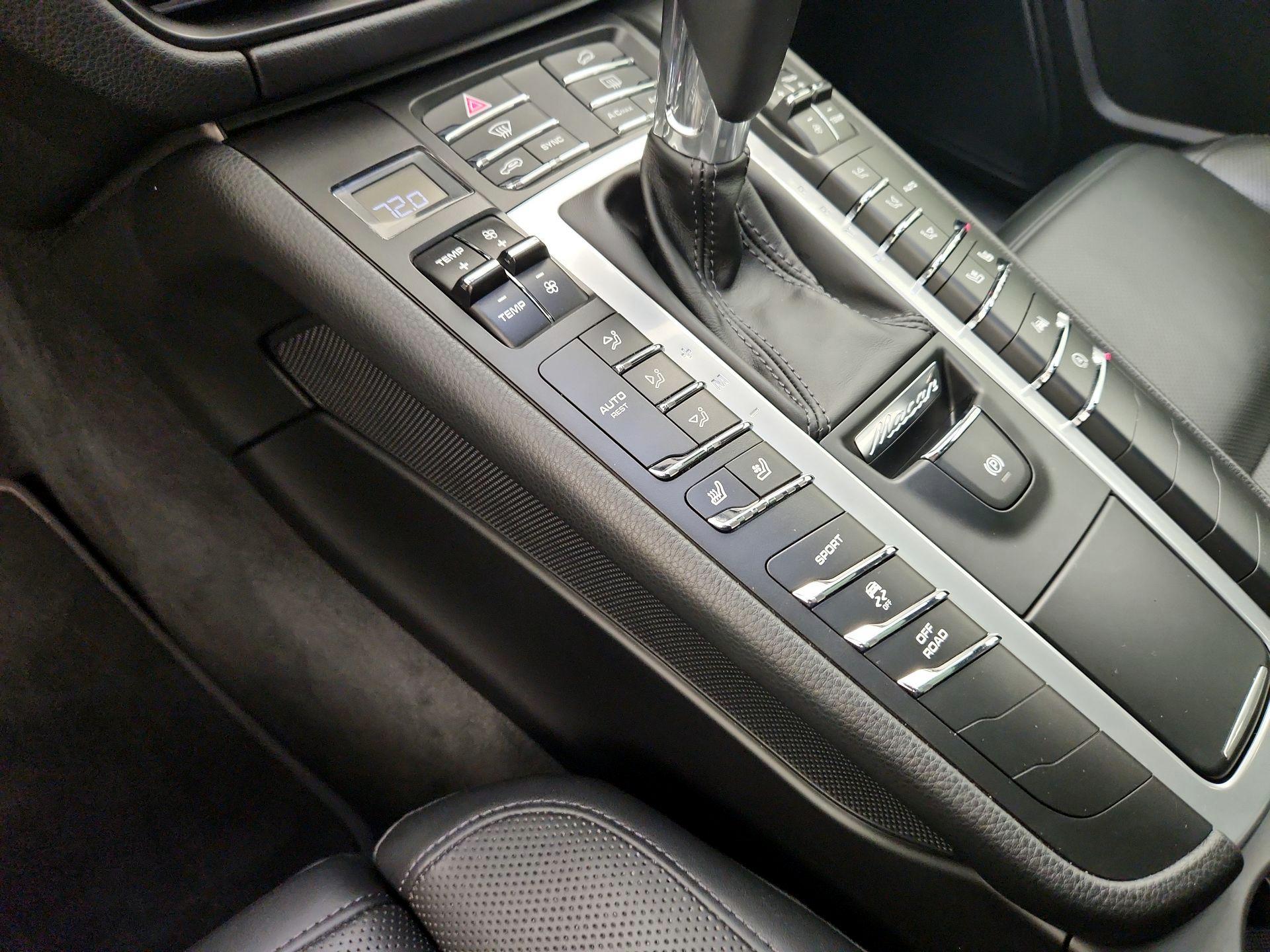 Thumbnail: 2020 Porsche Macan - 17