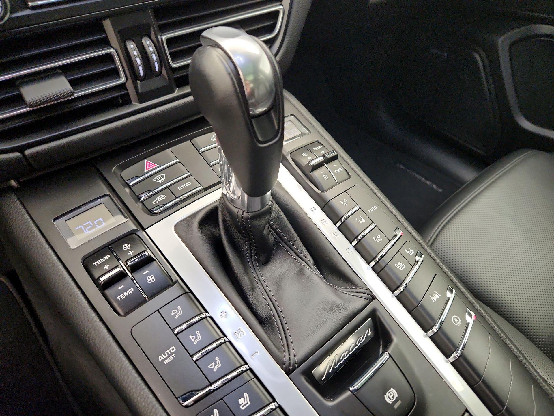 Thumbnail: 2020 Porsche Macan - 18