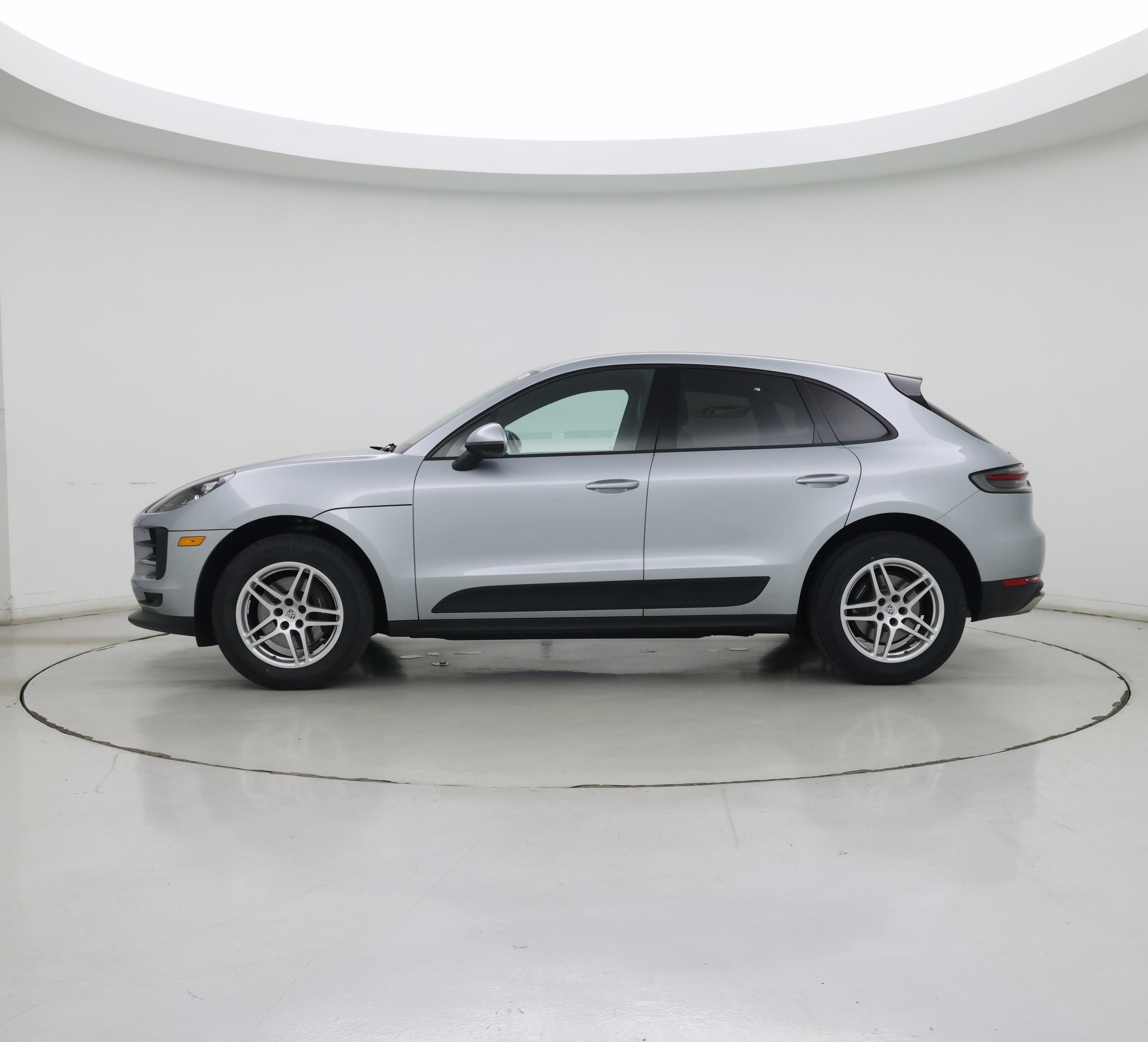Thumbnail: 2020 Porsche Macan - 3