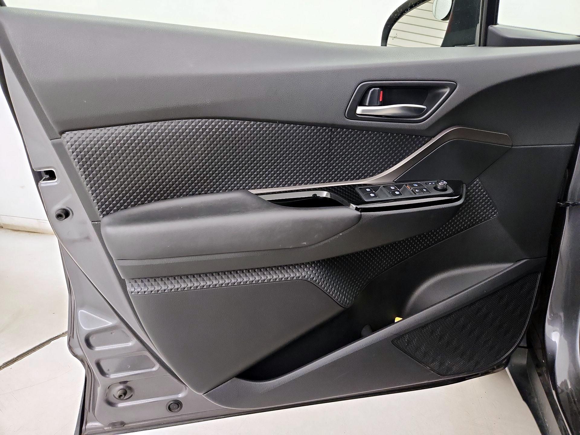 Thumbnail: 2019 Toyota C-HR - 12