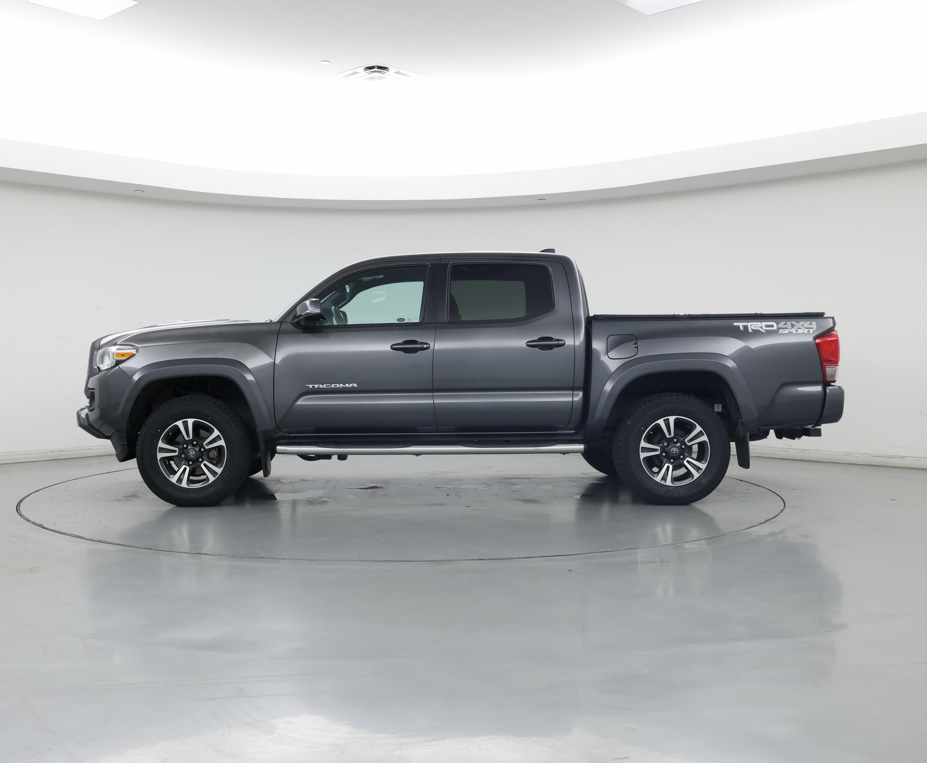 Thumbnail: 2016 Toyota Tacoma - 3