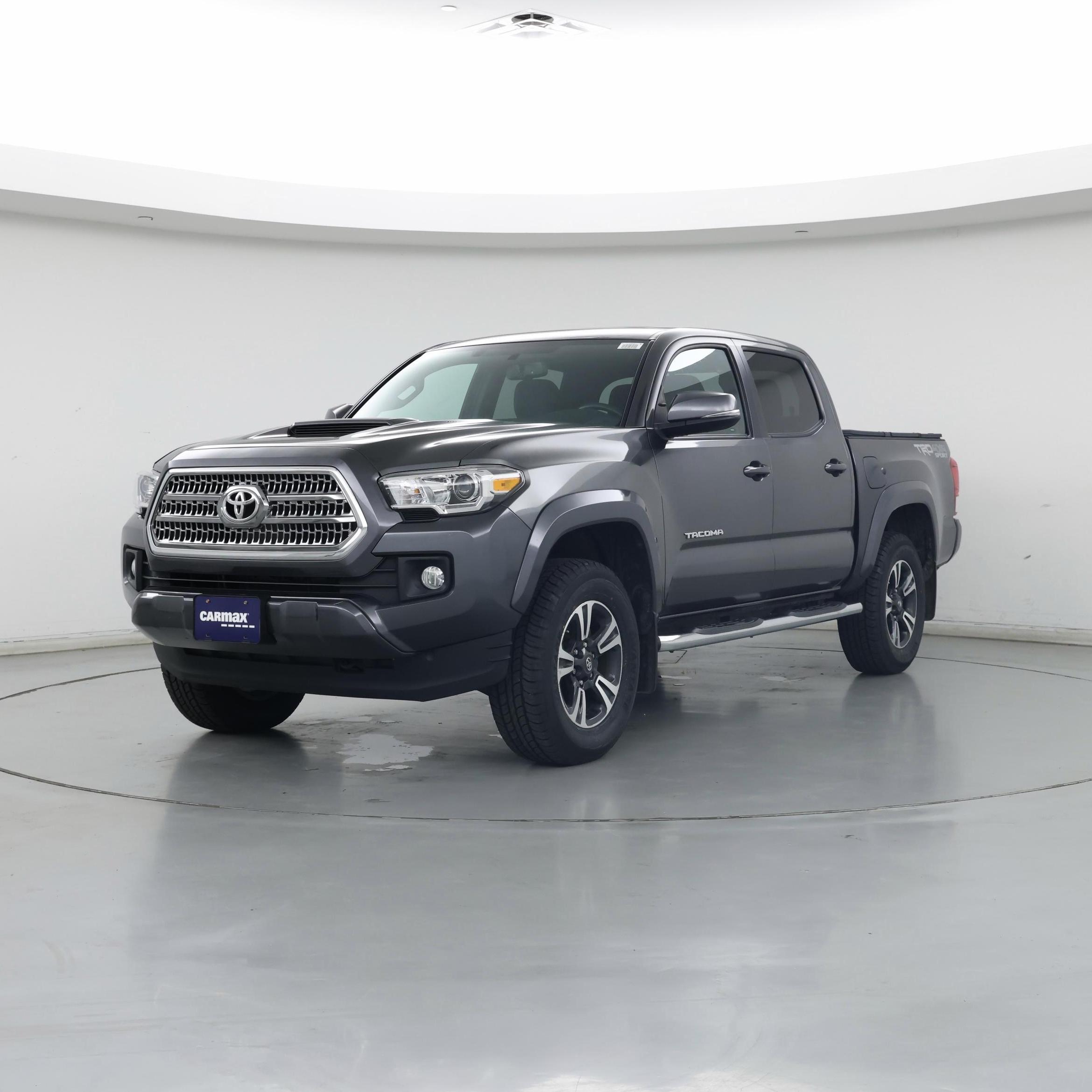 Thumbnail: 2016 Toyota Tacoma - 4