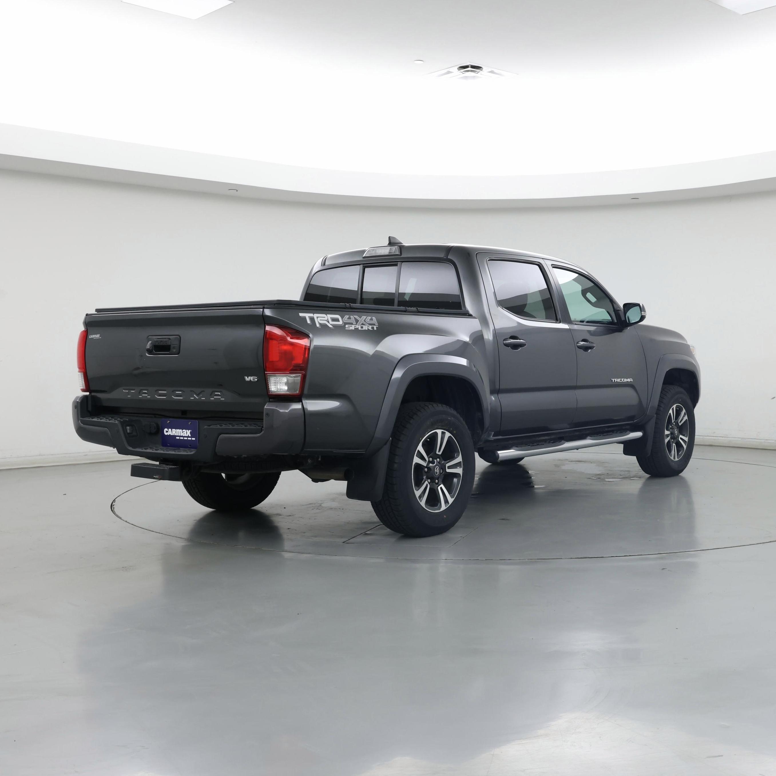 Thumbnail: 2016 Toyota Tacoma - 8