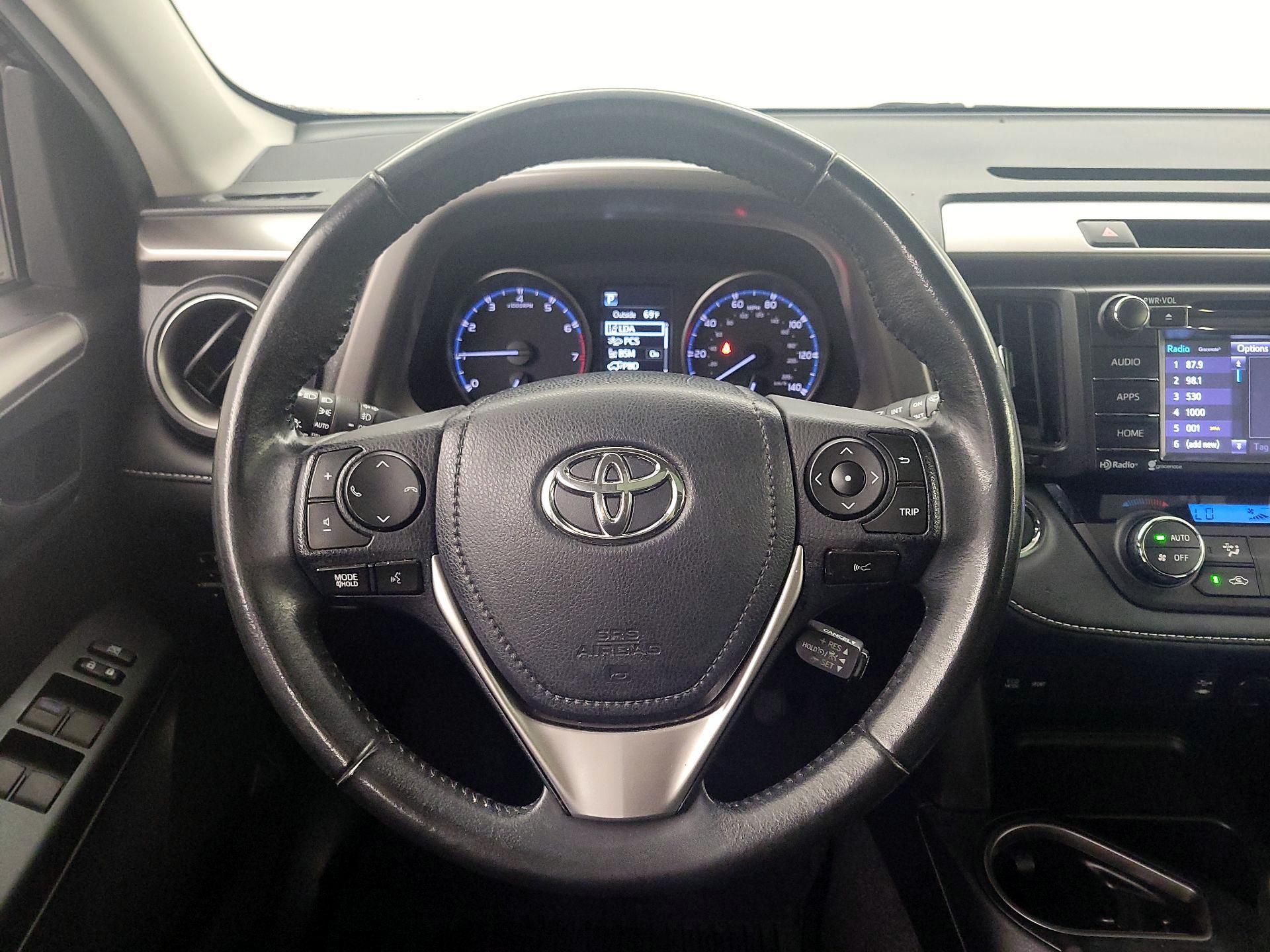 Thumbnail: 2018 Toyota RAV4 - 10