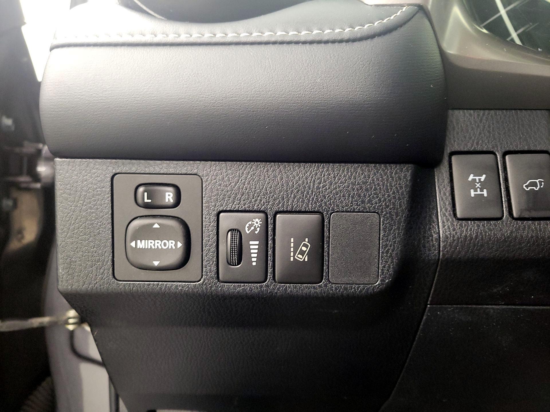 Thumbnail: 2018 Toyota RAV4 - 13