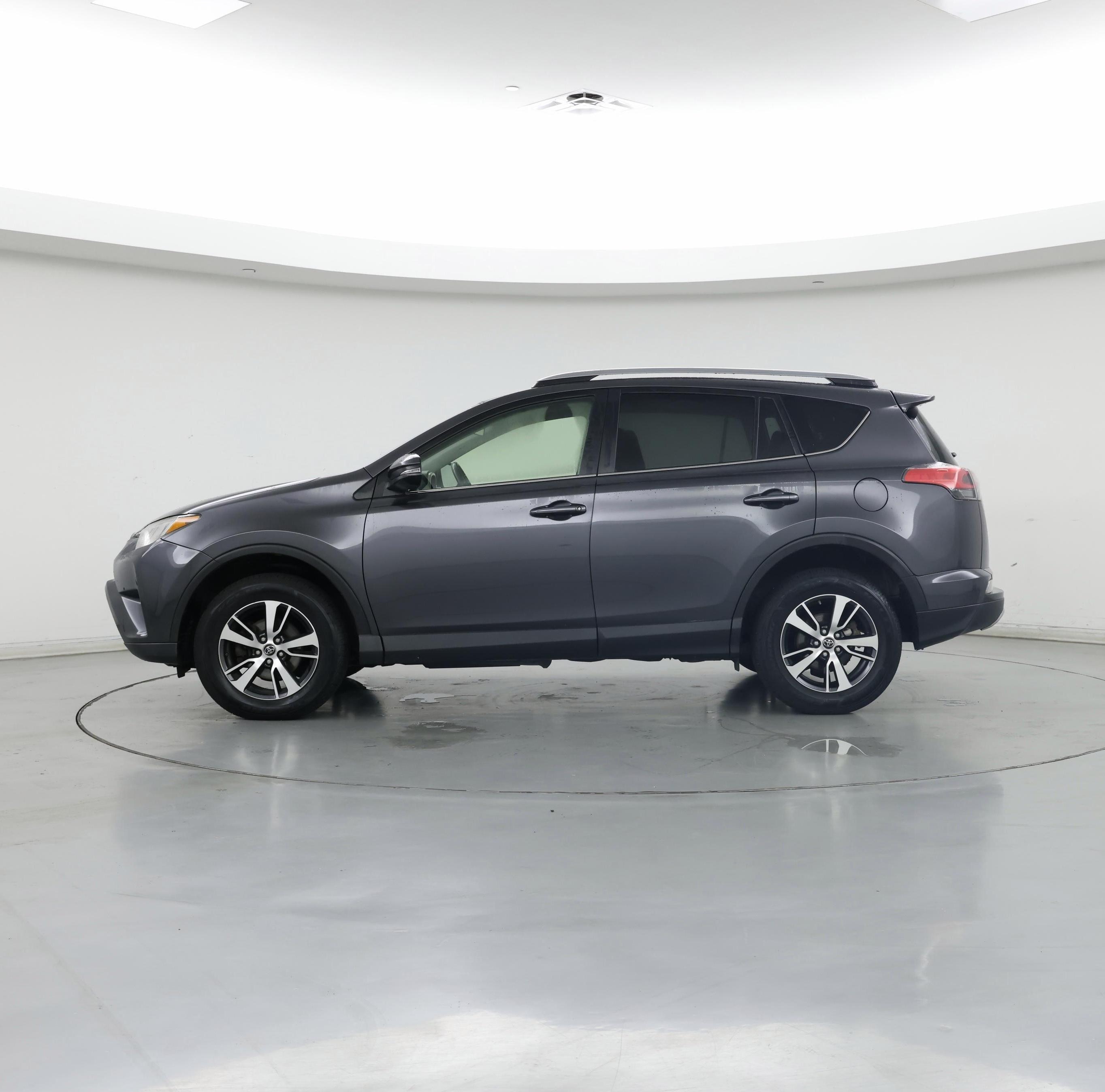 Thumbnail: 2018 Toyota RAV4 - 3