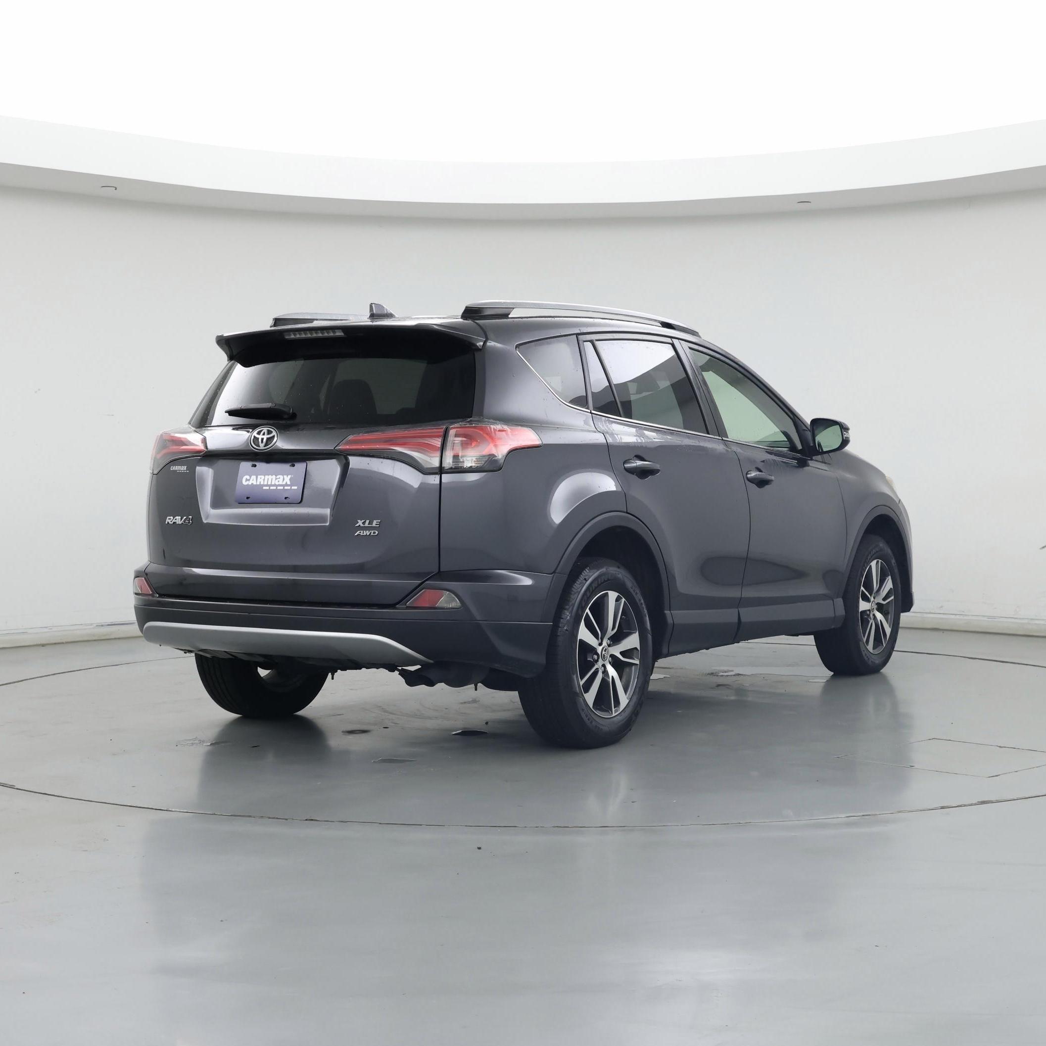 Thumbnail: 2018 Toyota RAV4 - 8