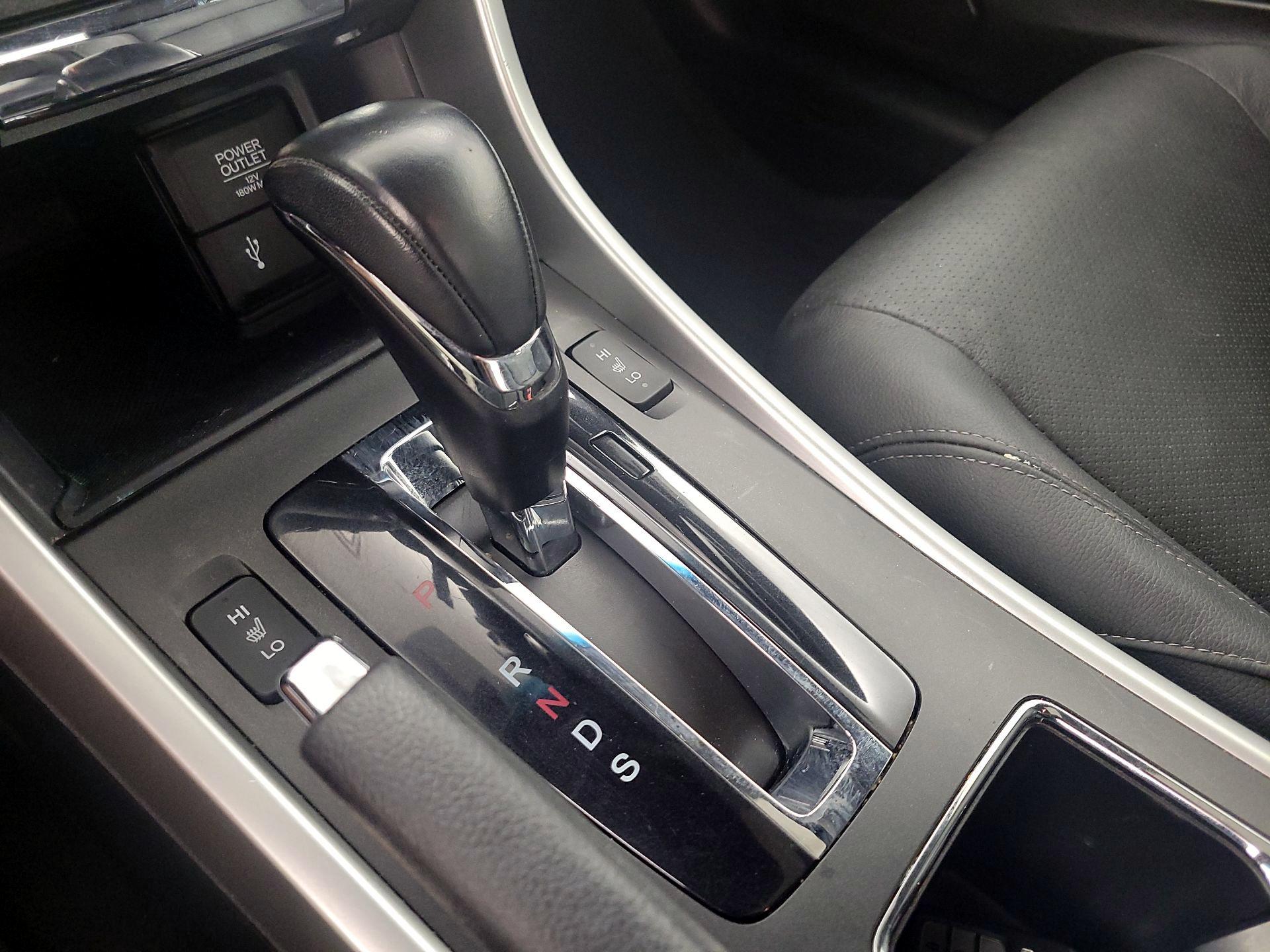 Thumbnail: 2015 Honda Accord - 17