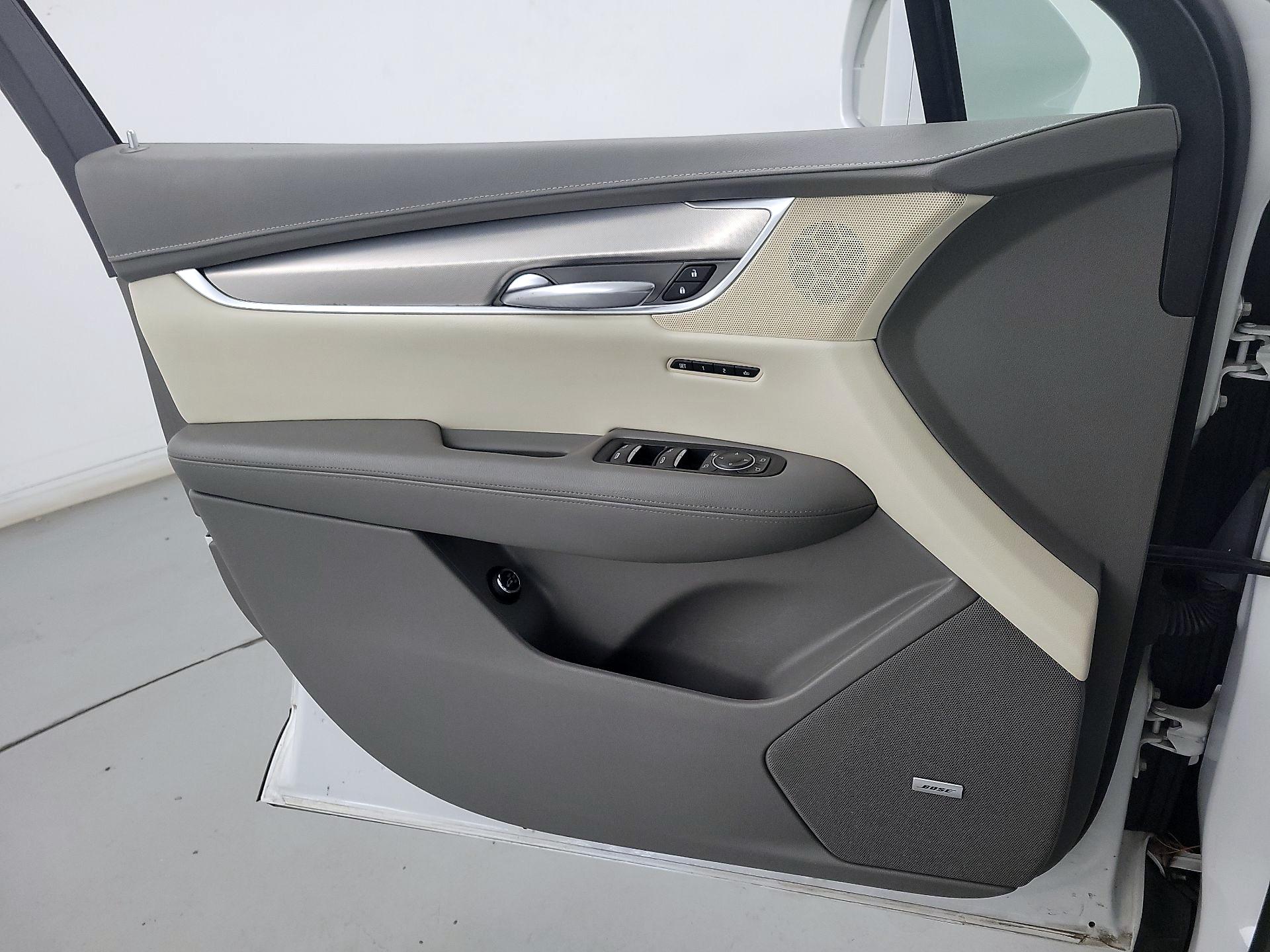 Thumbnail: 2017 Cadillac XT5 - 12
