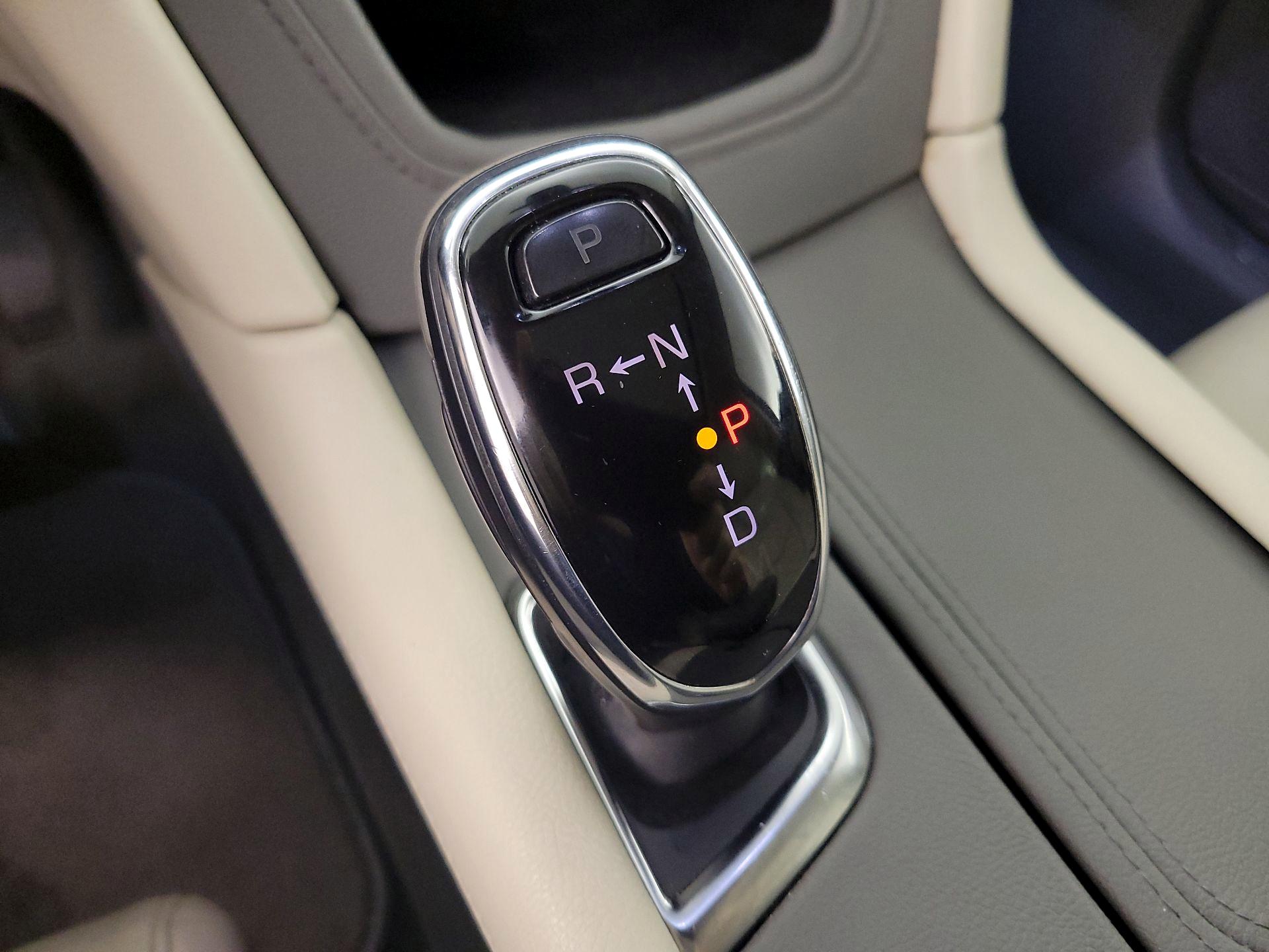 Thumbnail: 2017 Cadillac XT5 - 17