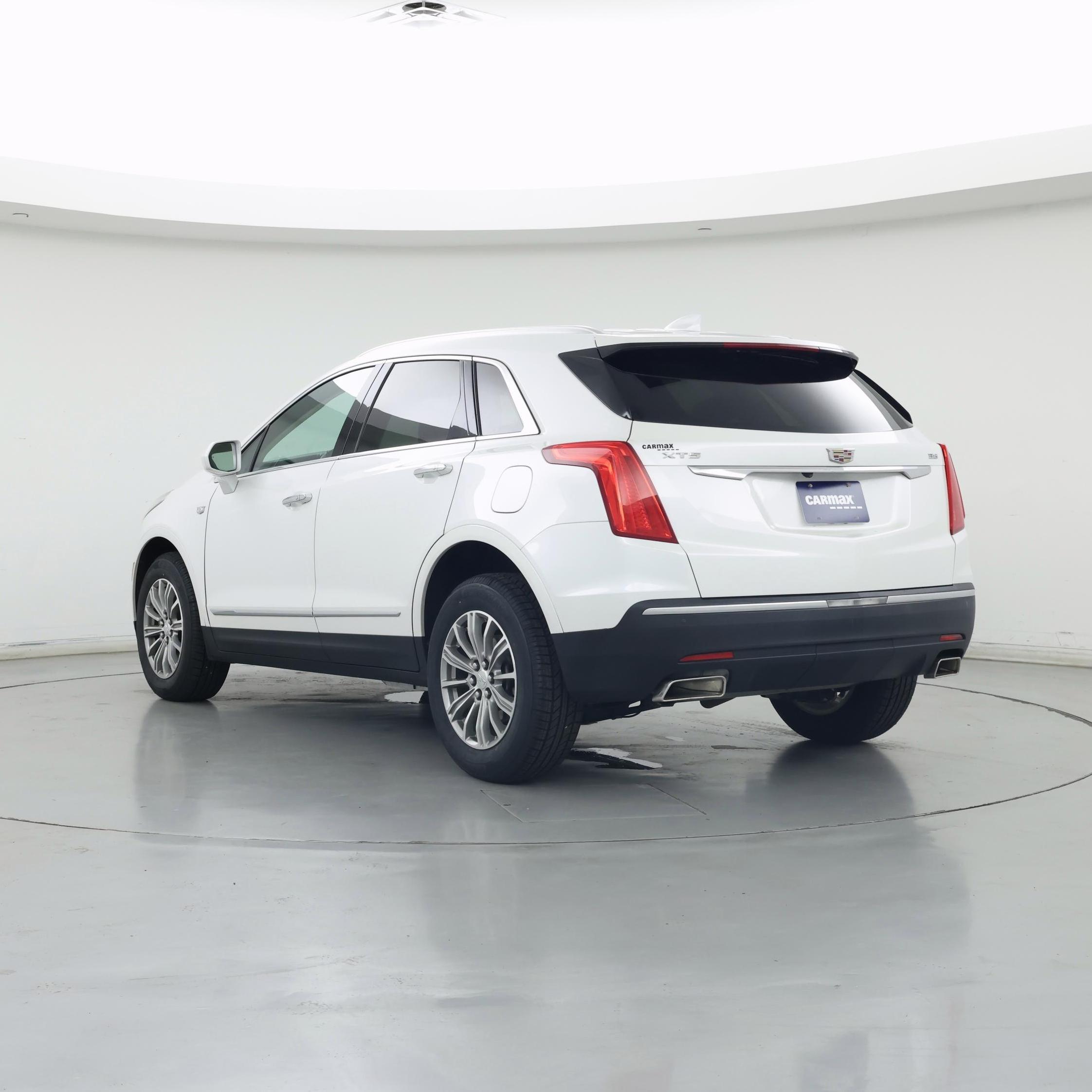 Thumbnail: 2017 Cadillac XT5 - 2